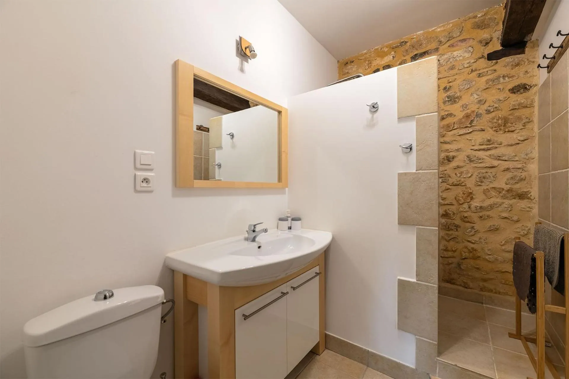 Bathroom in Le Petit Manoir de Vitrac