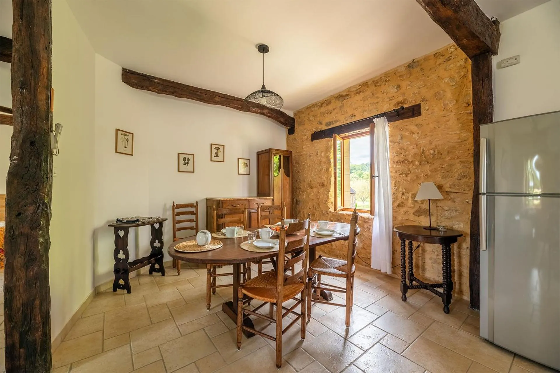 Dining area in Le Petit Manoir de Vitrac