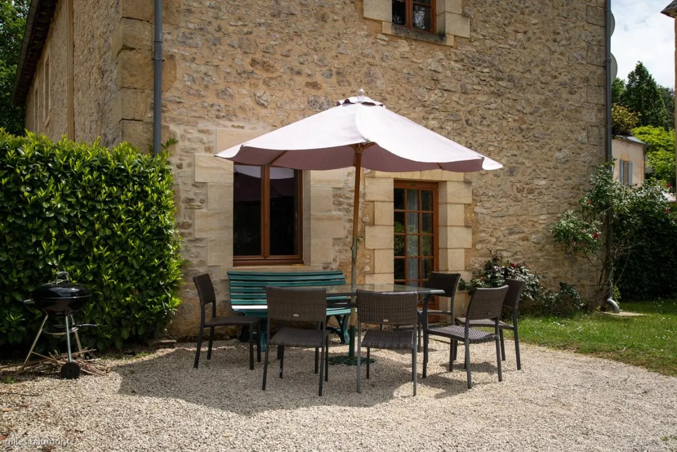 BBQ facilities in Le Petit Manoir de Vitrac