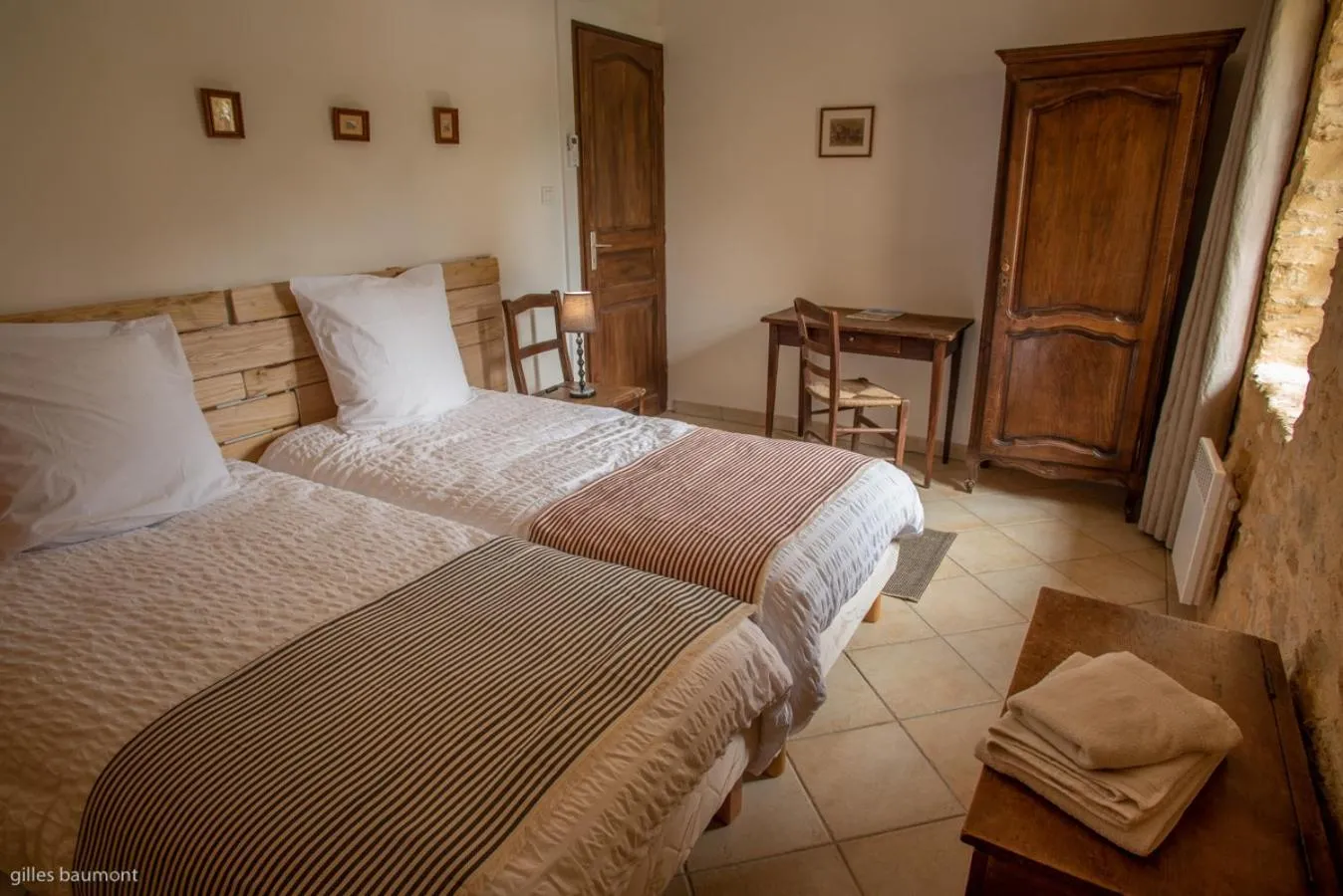Photo of the whole room, Bed in Le Petit Manoir de Vitrac