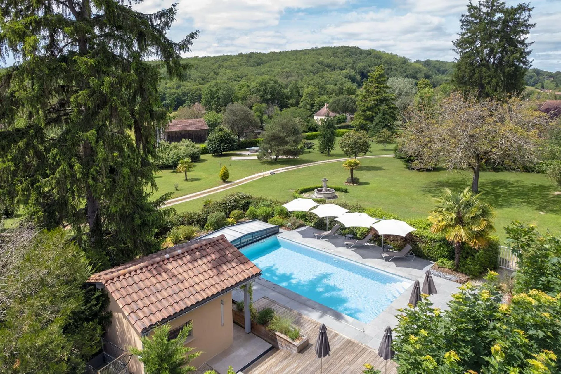 Swimming pool in Le Petit Manoir de Vitrac