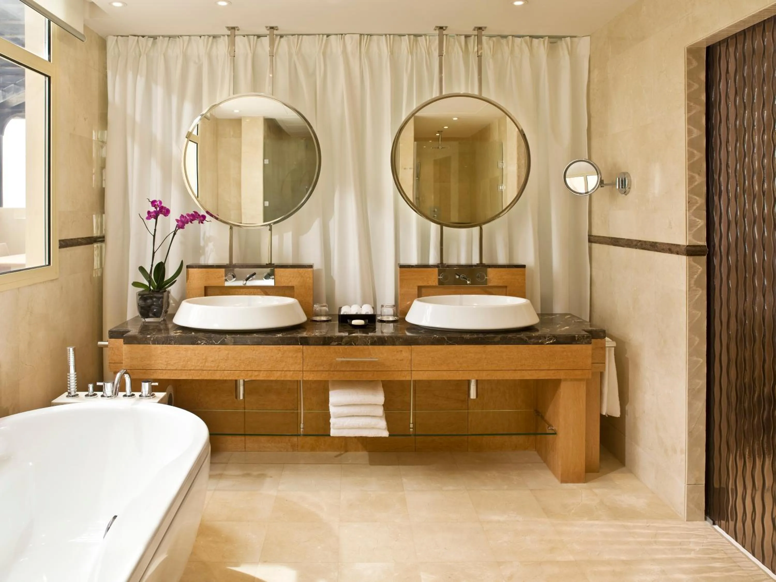 Bathroom in Grand Hyatt Doha Hotel & Villas