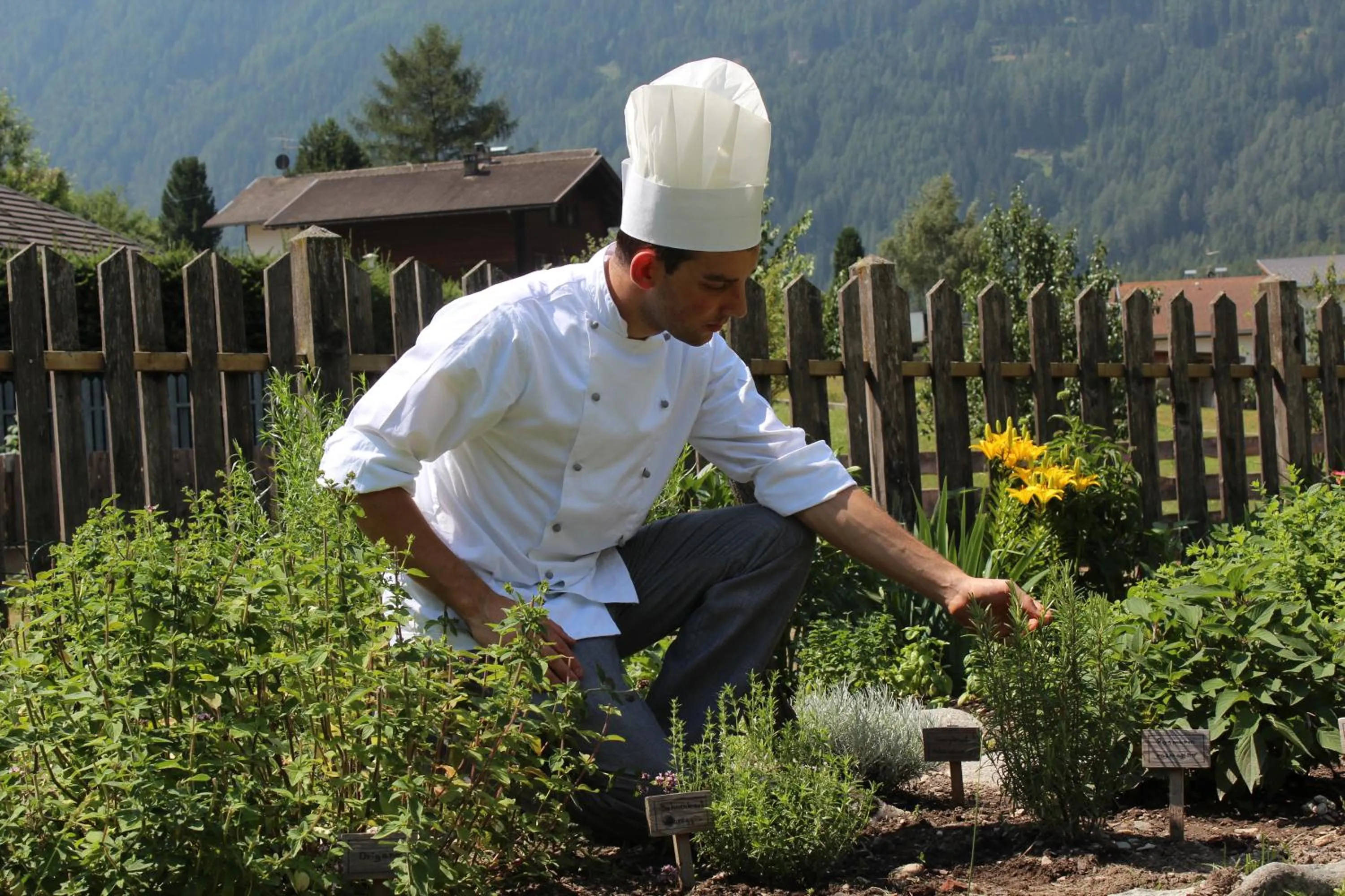 Restaurant/places to eat in Appartement Hotel Erlhof Deluxe