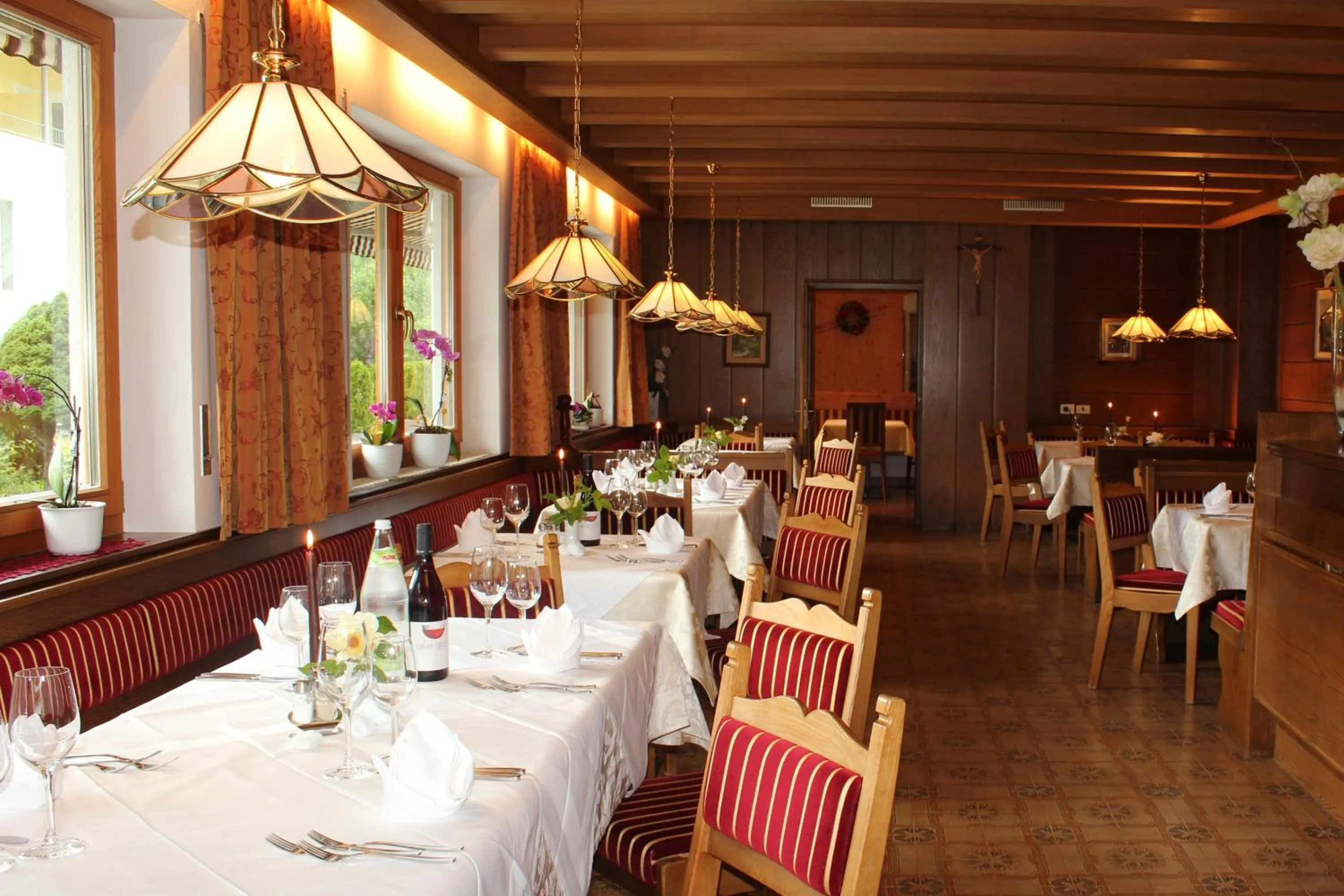 Restaurant/places to eat in Appartement Hotel Erlhof Deluxe