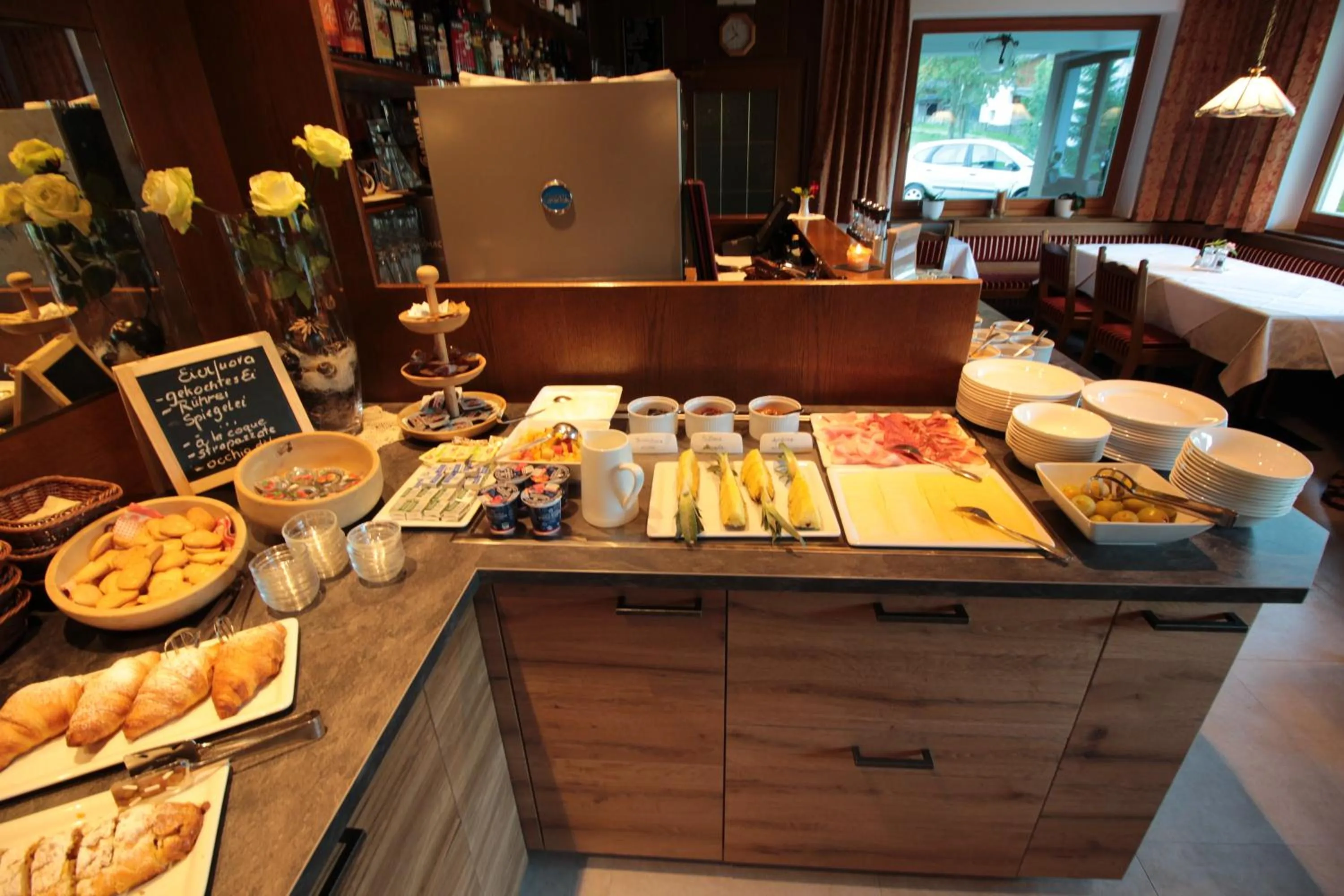 Buffet breakfast in Appartement Hotel Erlhof Deluxe