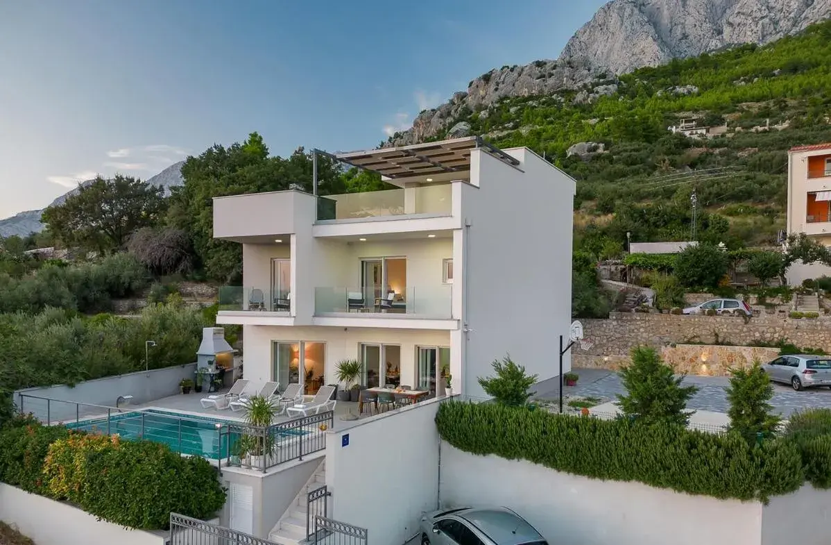 Luxury villa Mae in Makarska, pool and gym Luxury villa Mae in Makarska, pool and gym