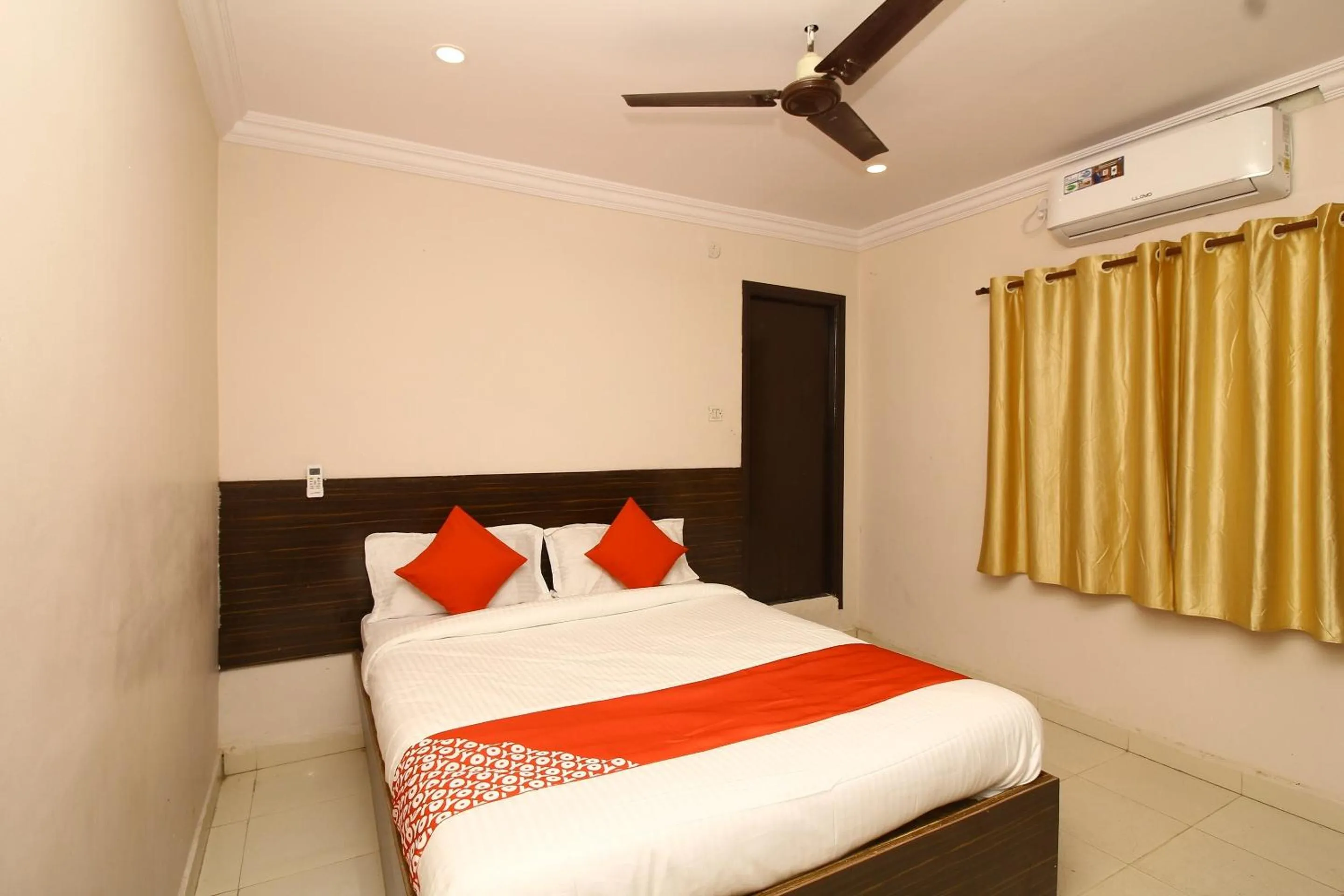 Bedroom, Bed in Super Hotel O Nav Bharath Residency