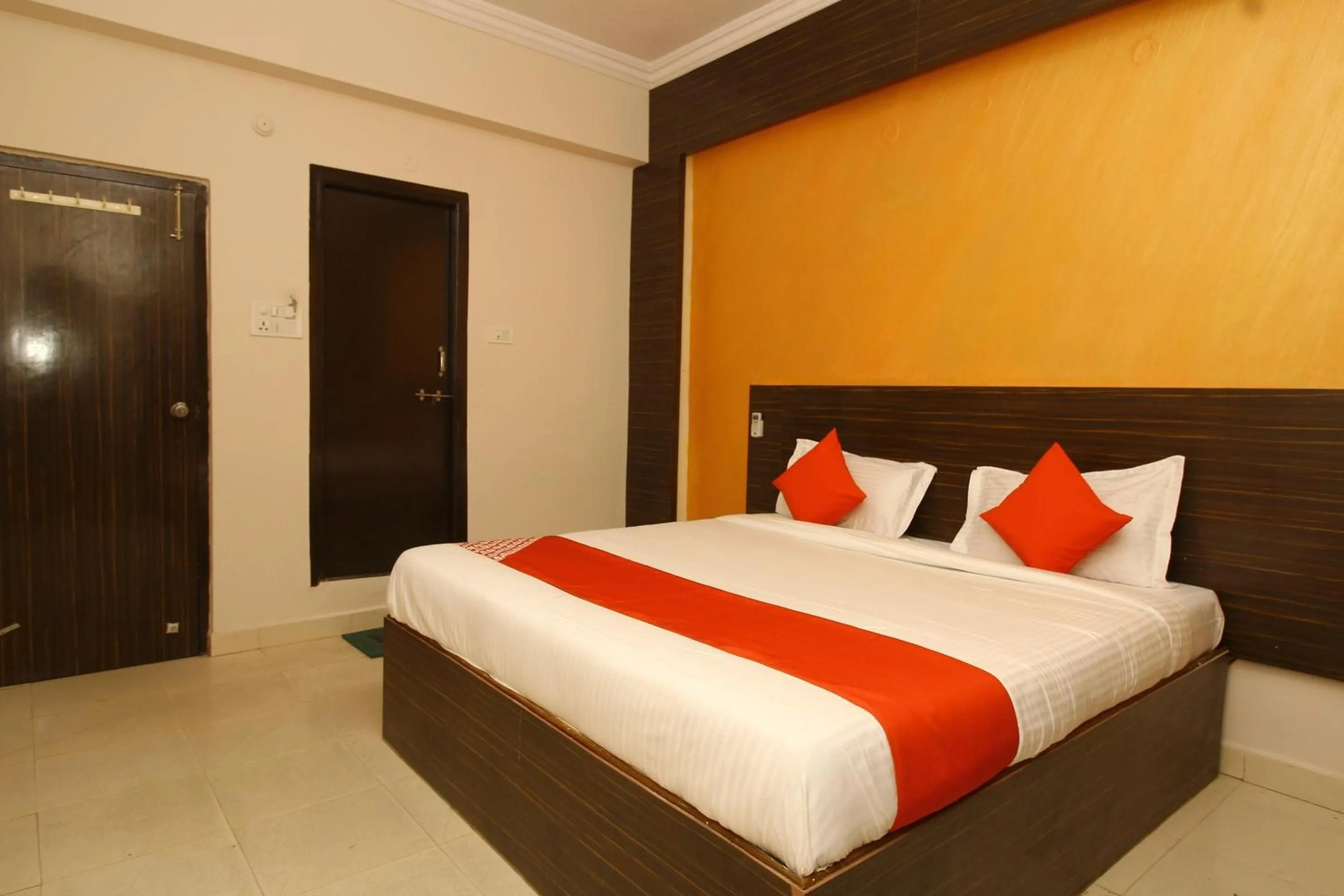 Bedroom, Bed in Super Hotel O Nav Bharath Residency