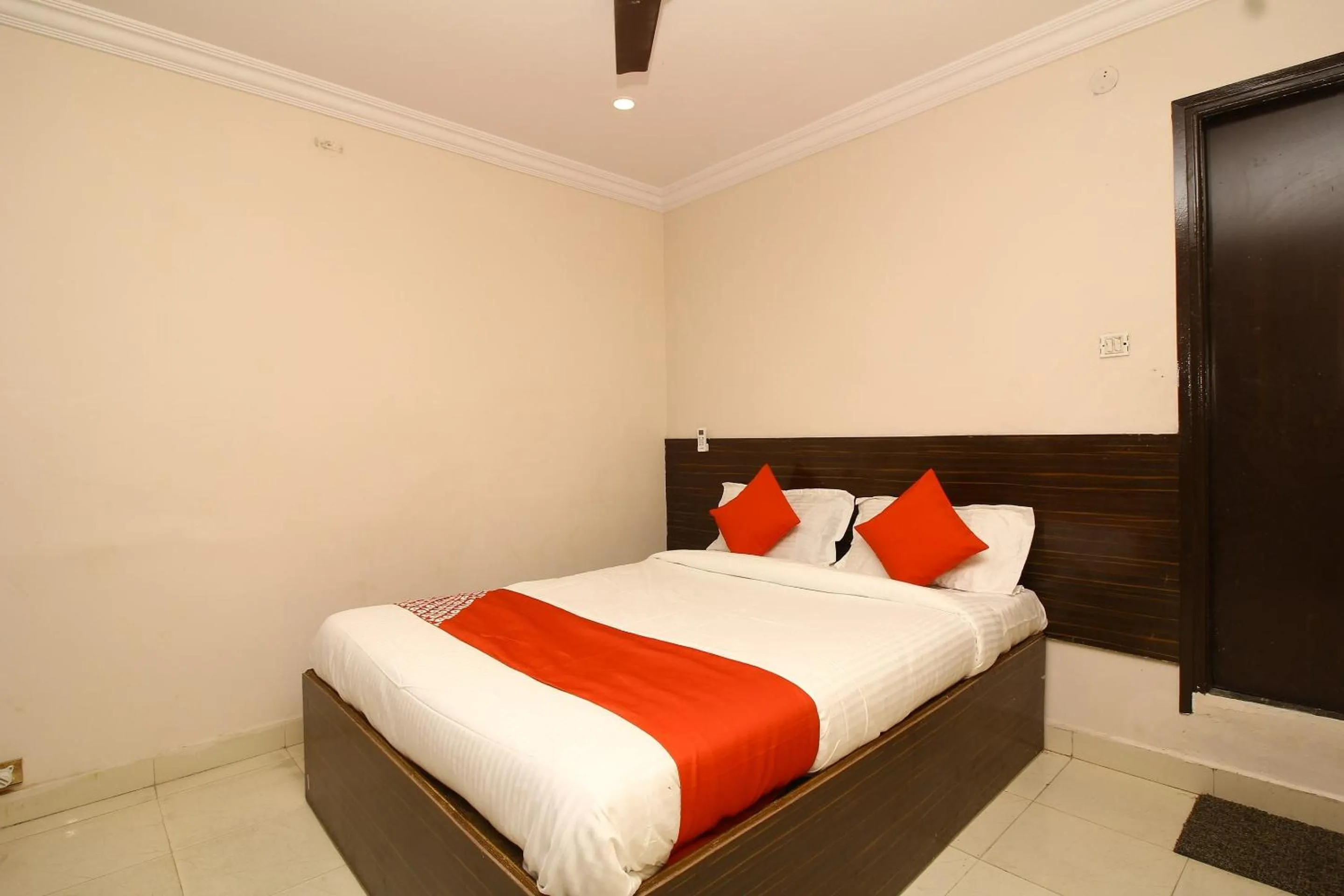 Bedroom, Bed in Super Hotel O Nav Bharath Residency