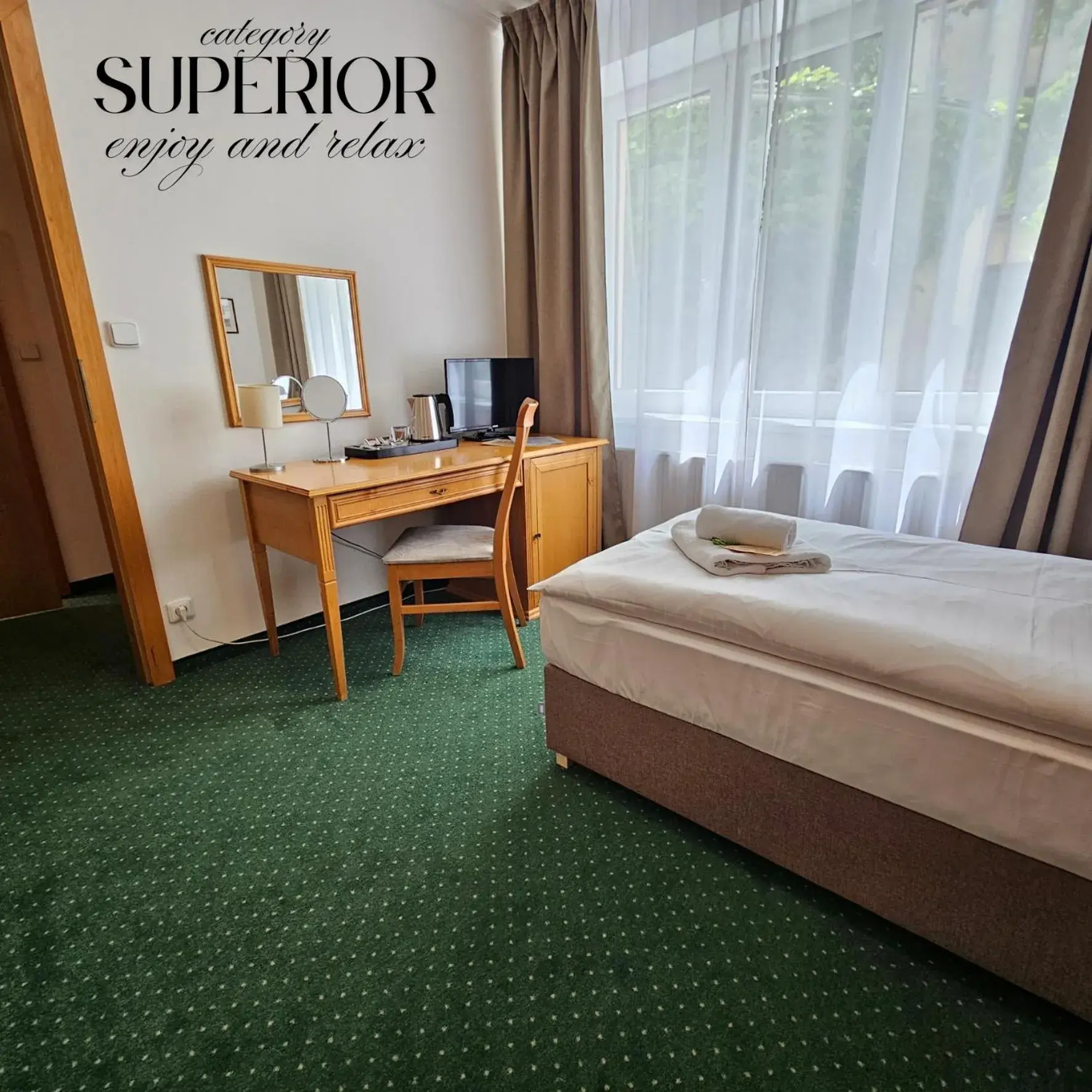 Superior Single Room with Extra Bed in Hotel Claris Superior Single Room with Extra Bed in Hotel Claris