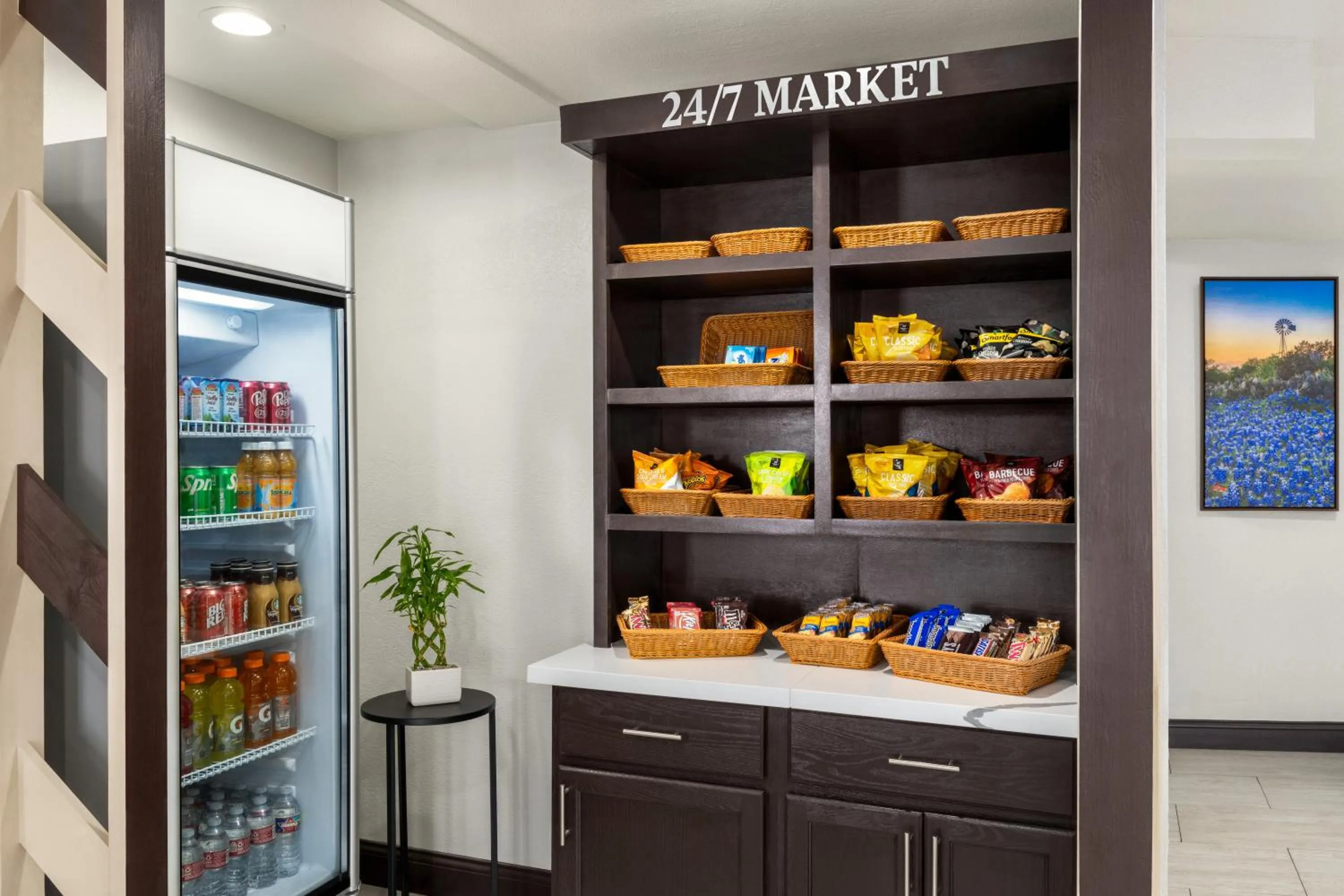 Food and drinks in La Quinta Inn by Wyndham Victoria