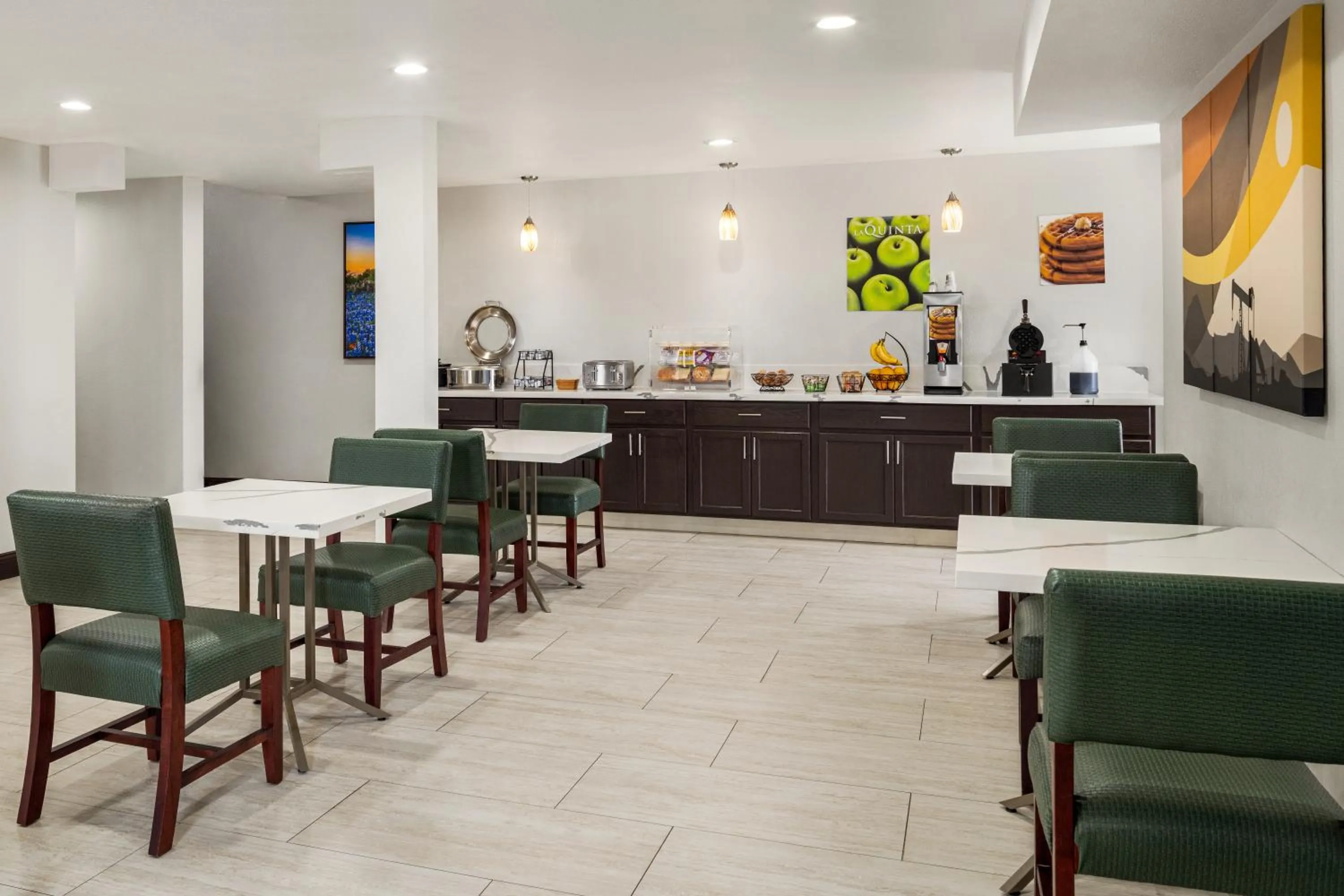 Breakfast in La Quinta Inn by Wyndham Victoria