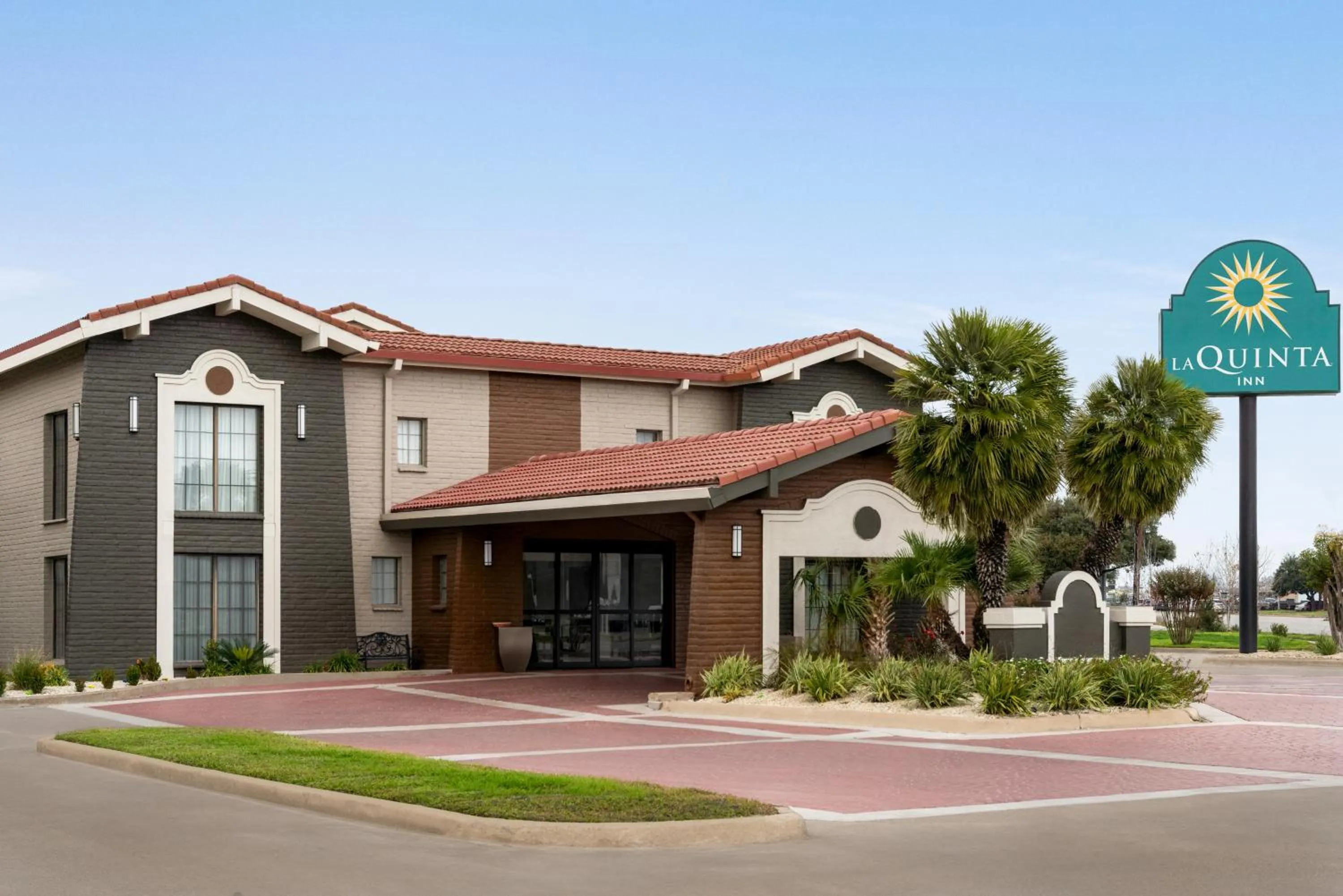 Property building in La Quinta Inn by Wyndham Victoria