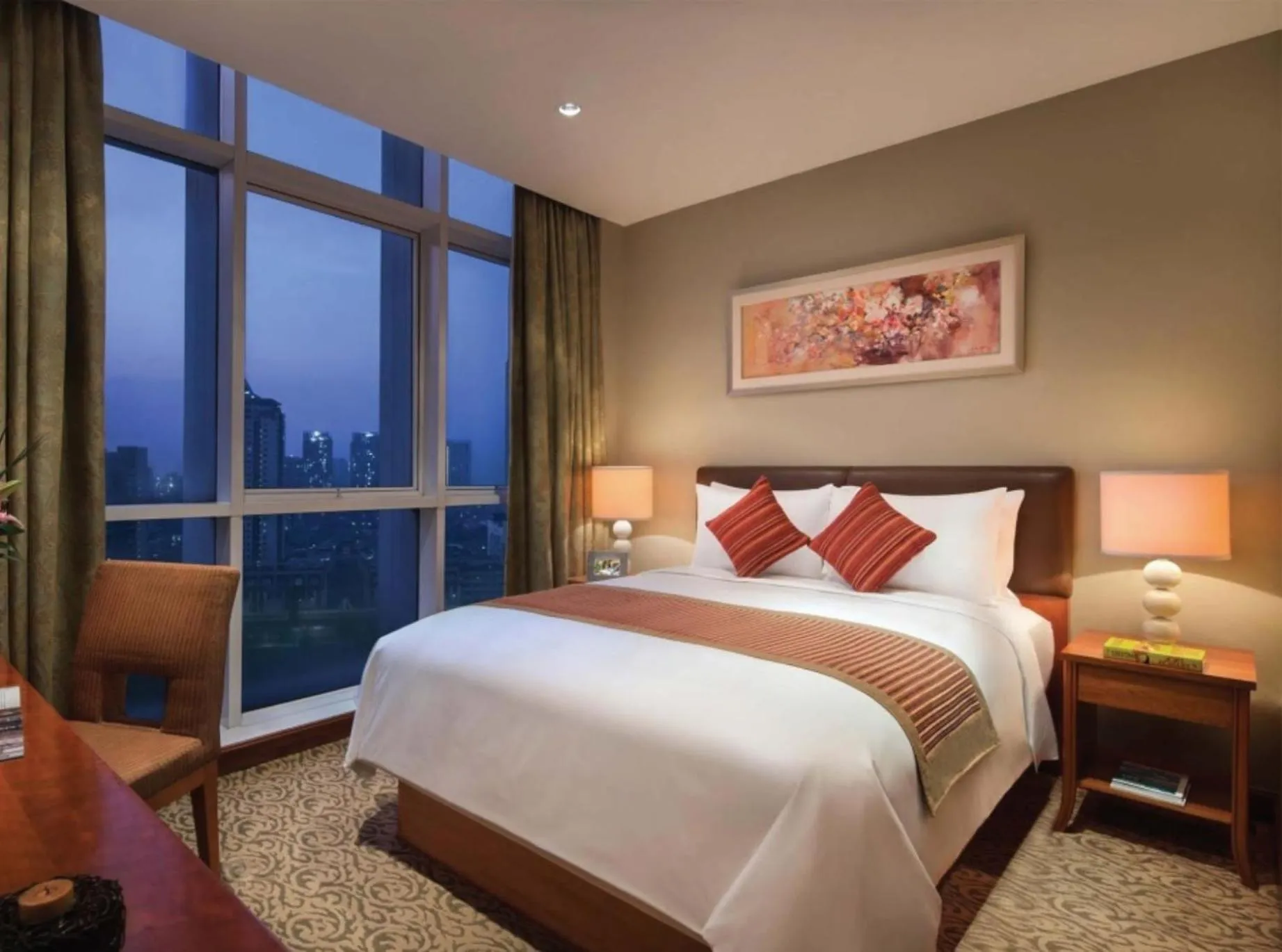 Bedroom, Bed in Oakwood Premier Cozmo Jakarta