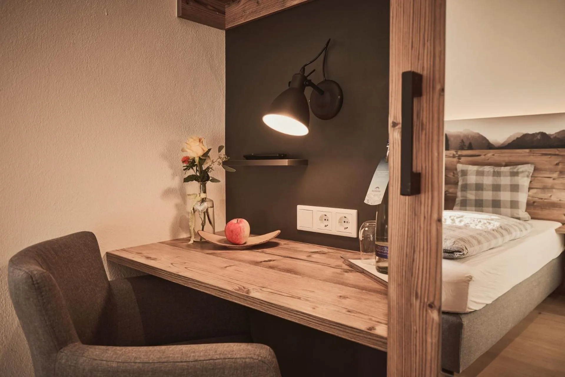 Photo of the whole room, Bed in Rait´ner Wirt