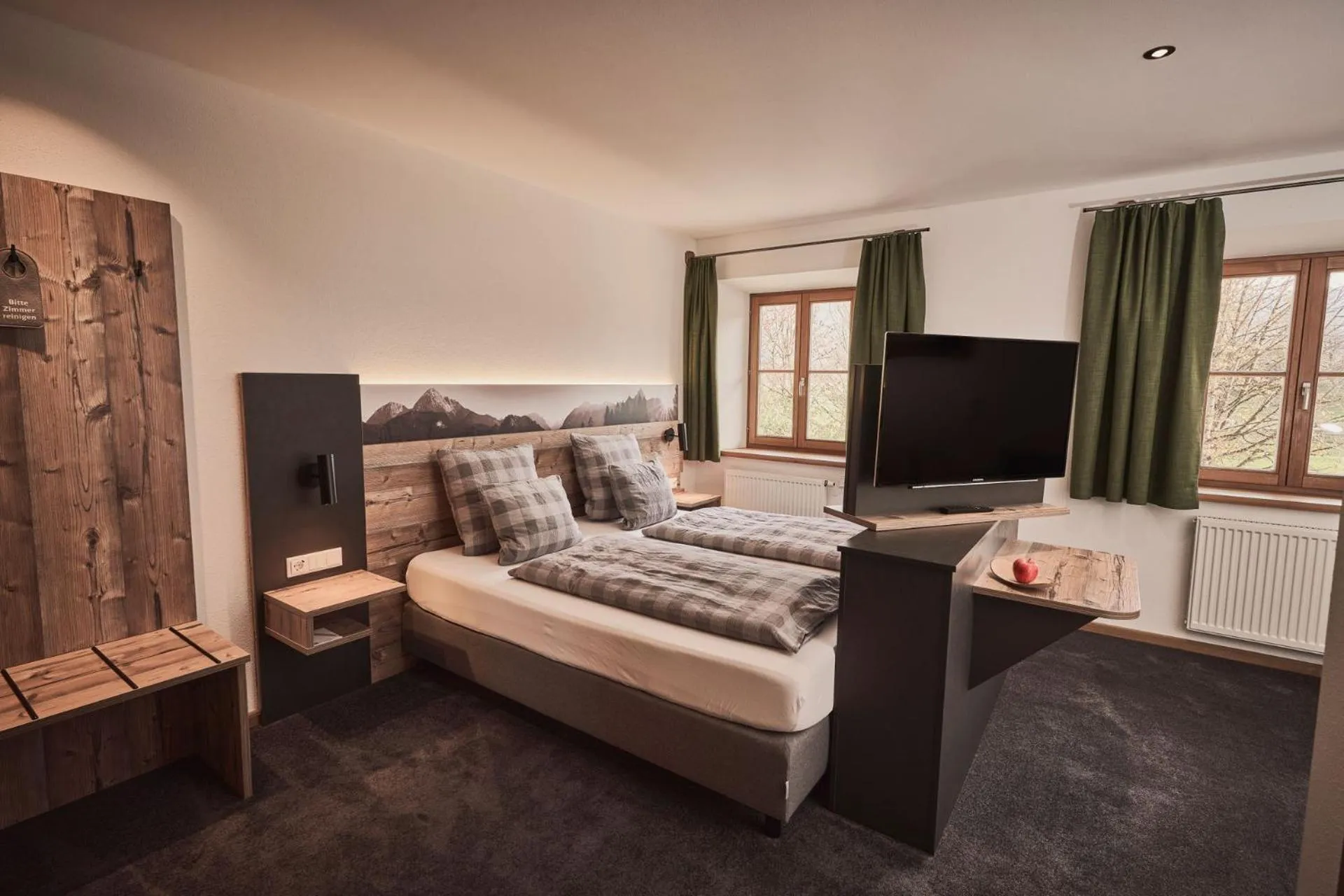 Photo of the whole room, Bed in Rait´ner Wirt