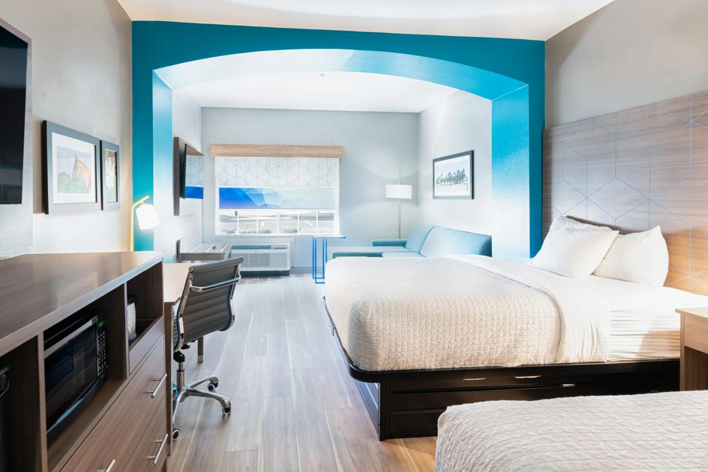 Bed in La Quinta by Wyndham Shawnee