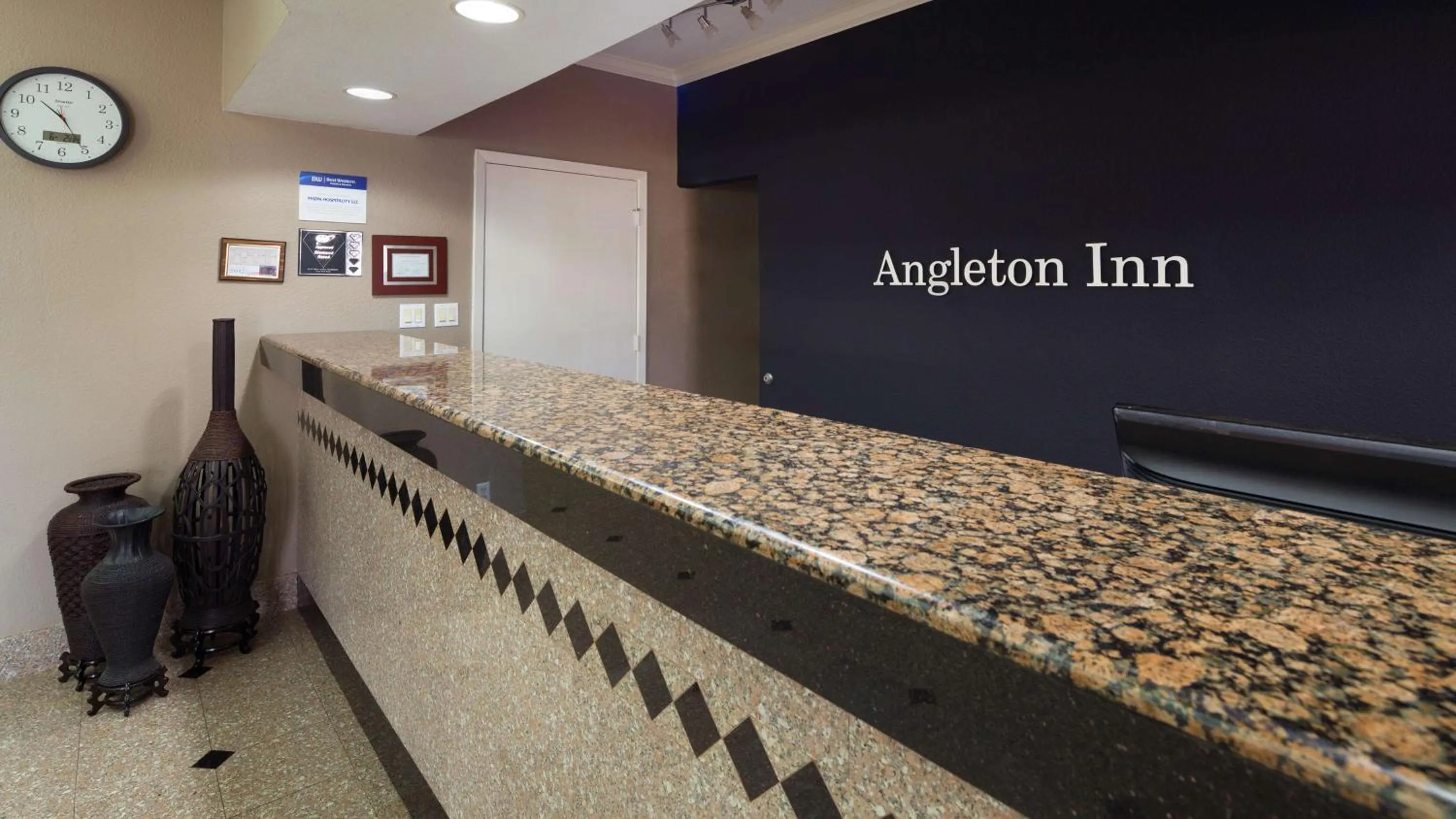 Lobby or reception in Best Western Angleton Inn