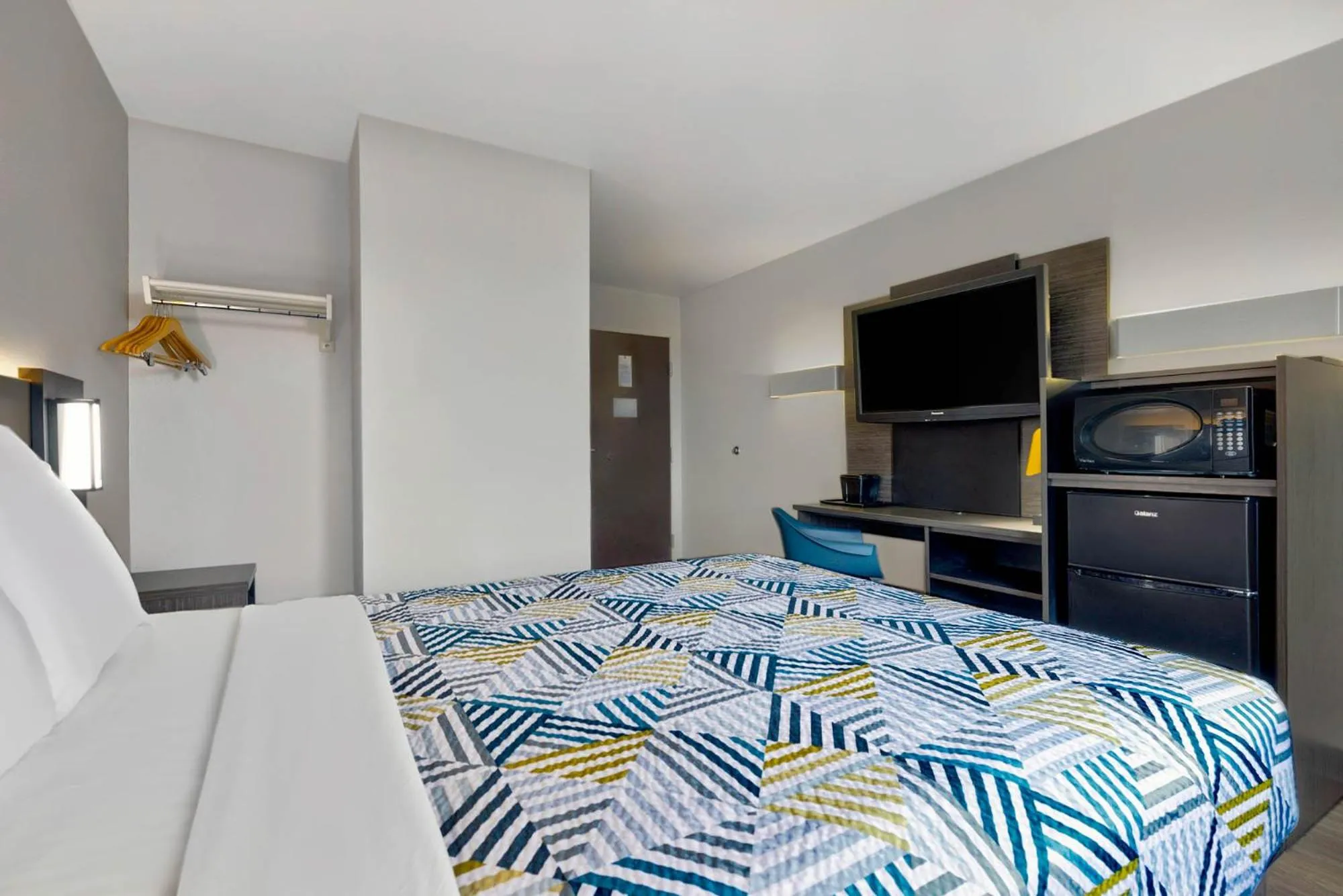 Bed in Motel 6-Marble Falls, TX