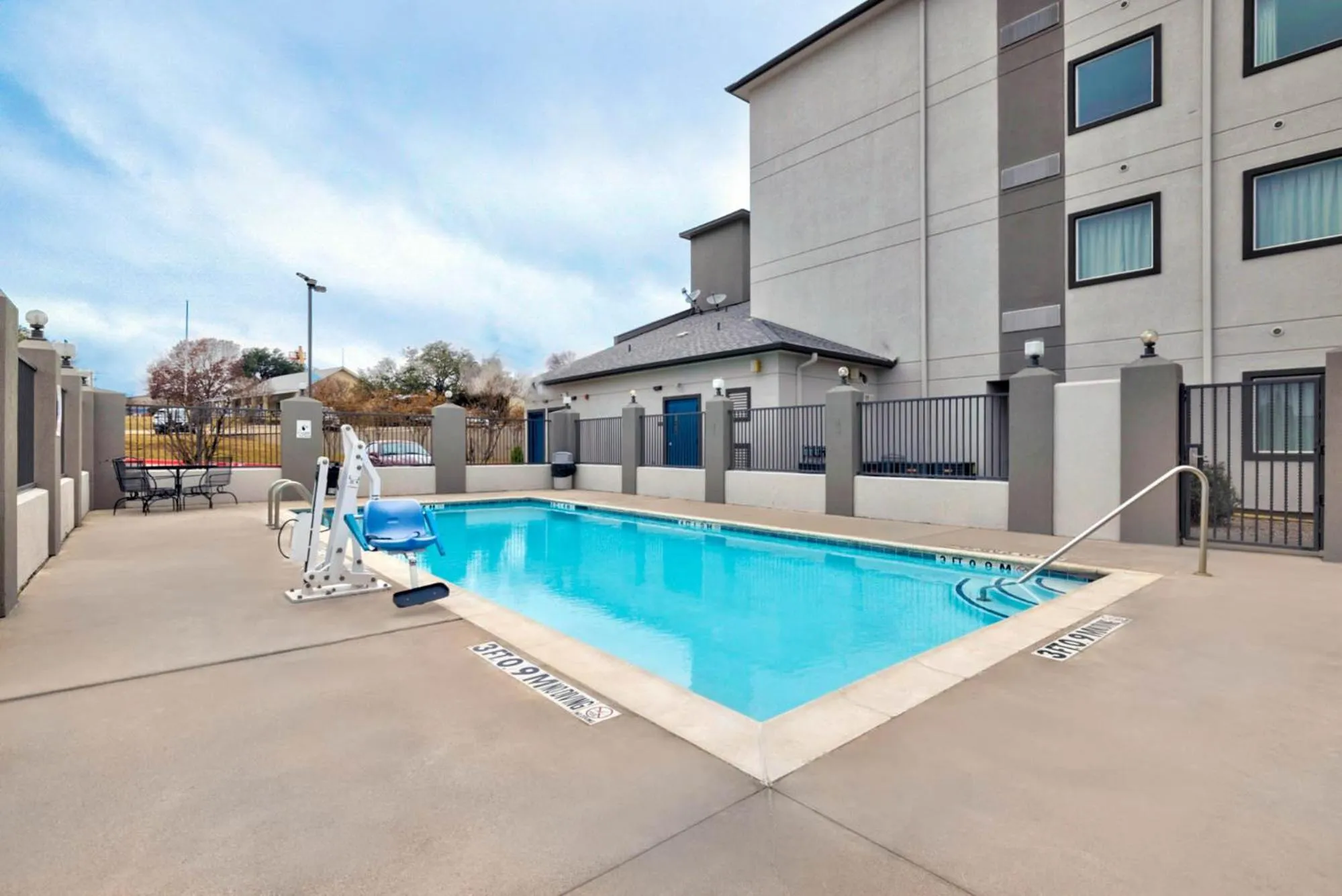 Swimming pool in Motel 6-Marble Falls, TX