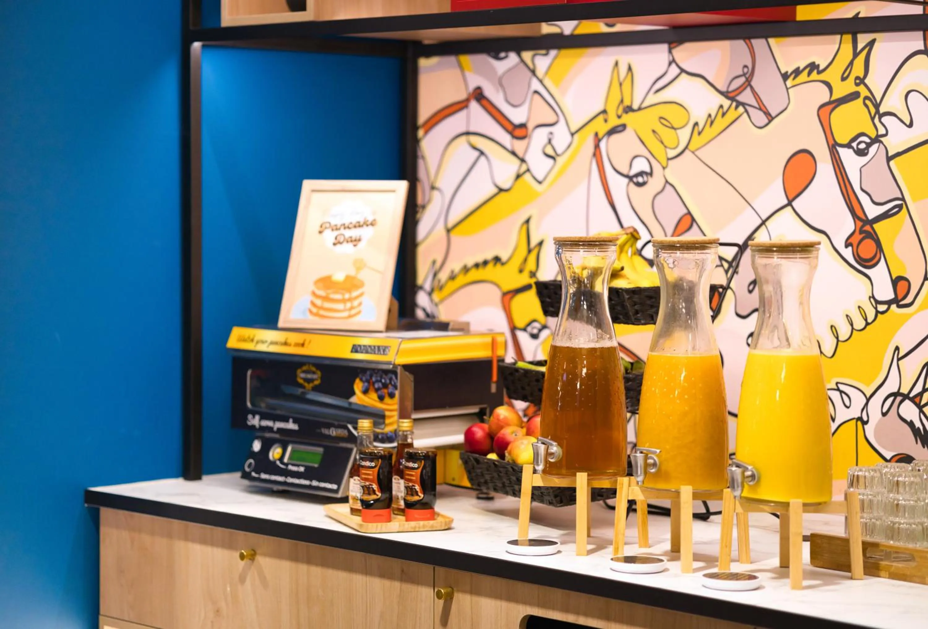 Food and drinks in B&B HOTEL Brussels Centre Louise