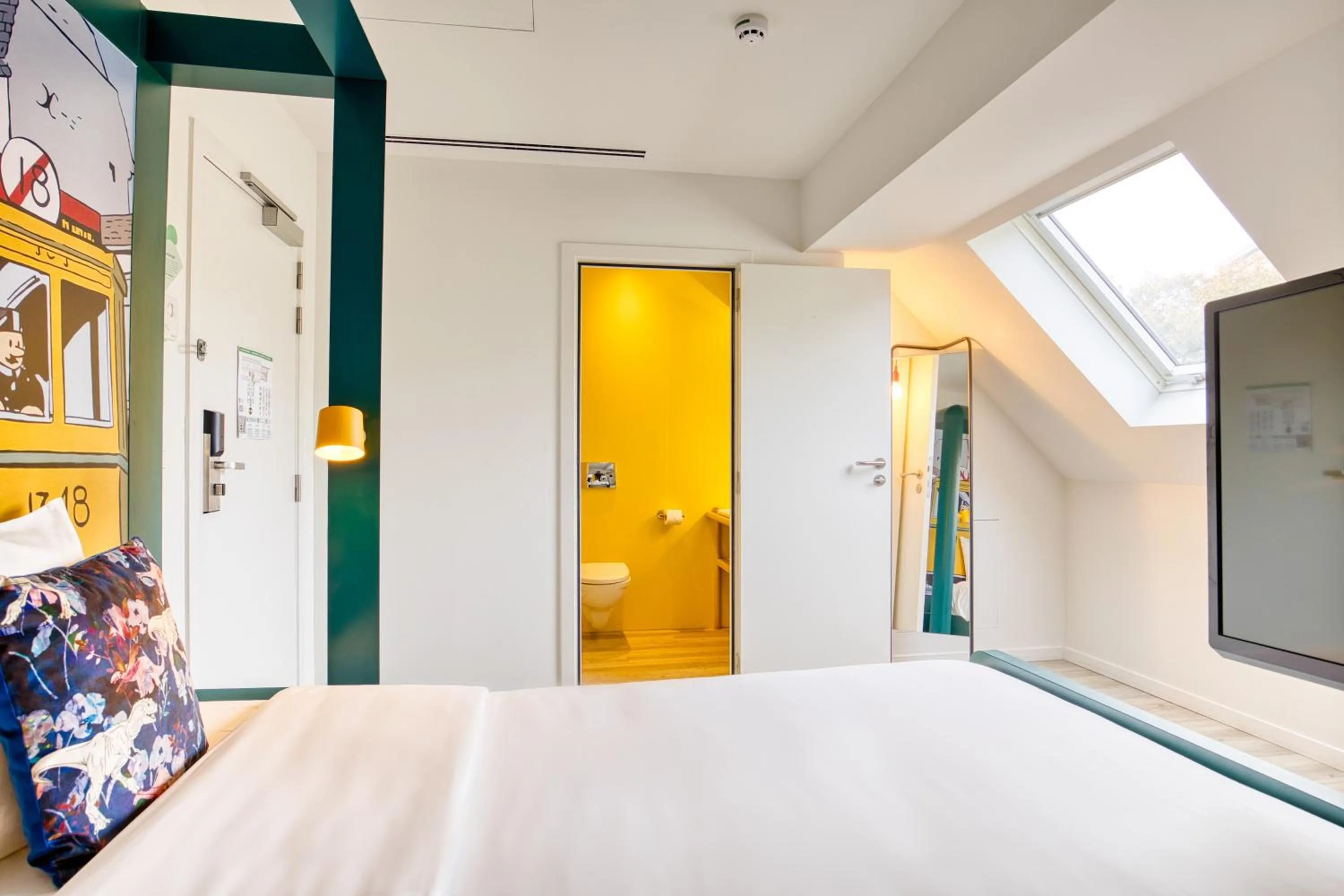 Bed in B&B HOTEL Brussels Centre Louise