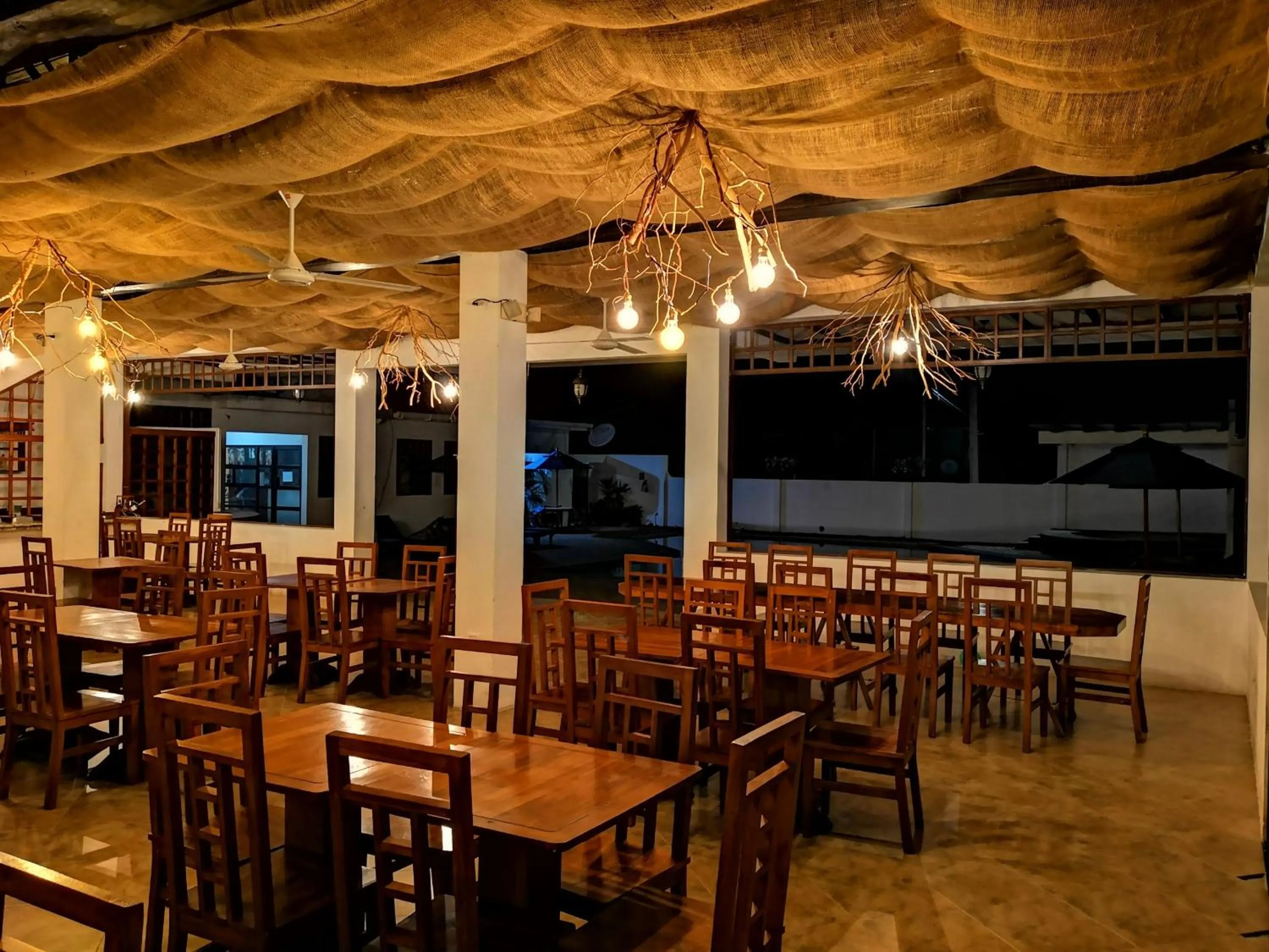 Restaurant/places to eat in Arena Blanca Eco Hotel