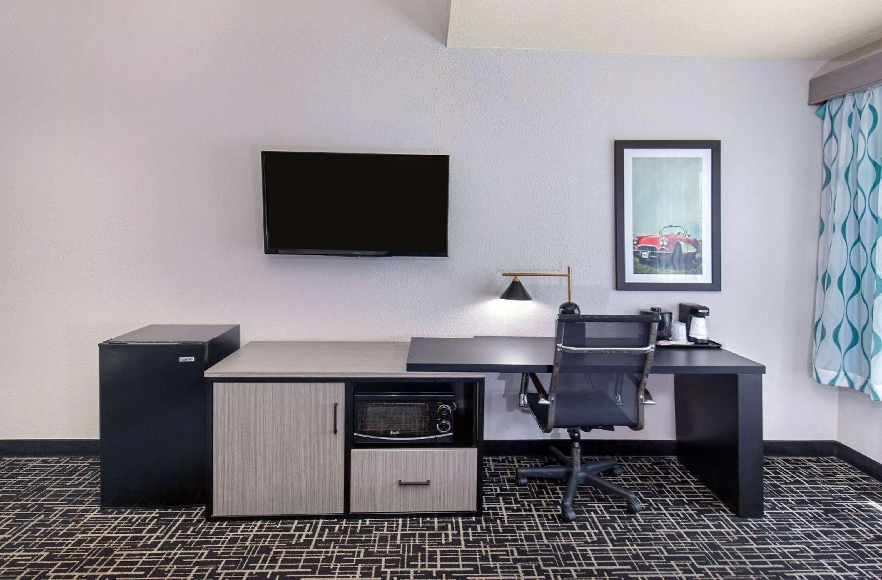 Photo of the whole room in La Quinta by Wyndham Bowling Green