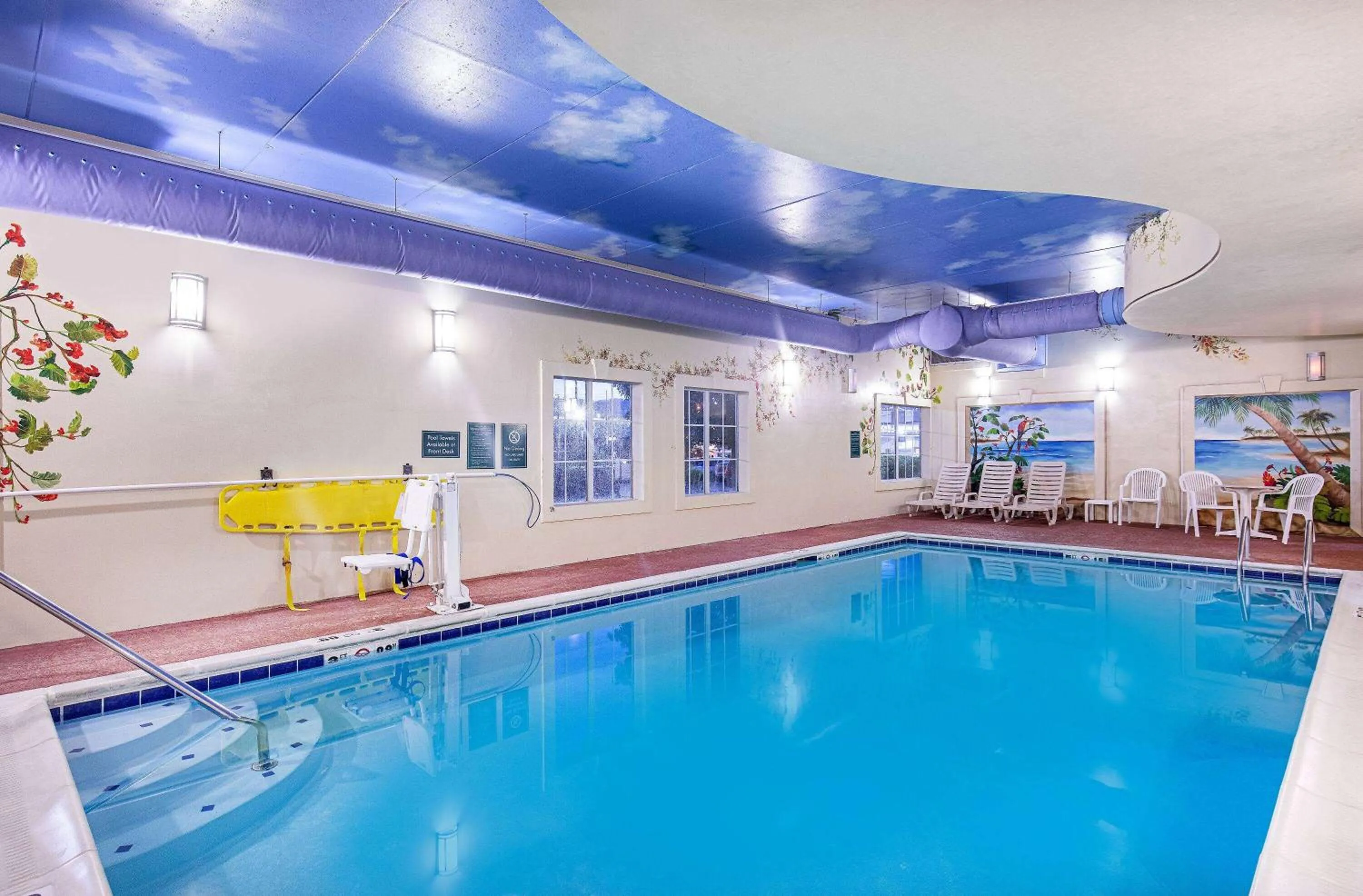 Pool view in La Quinta by Wyndham Bowling Green