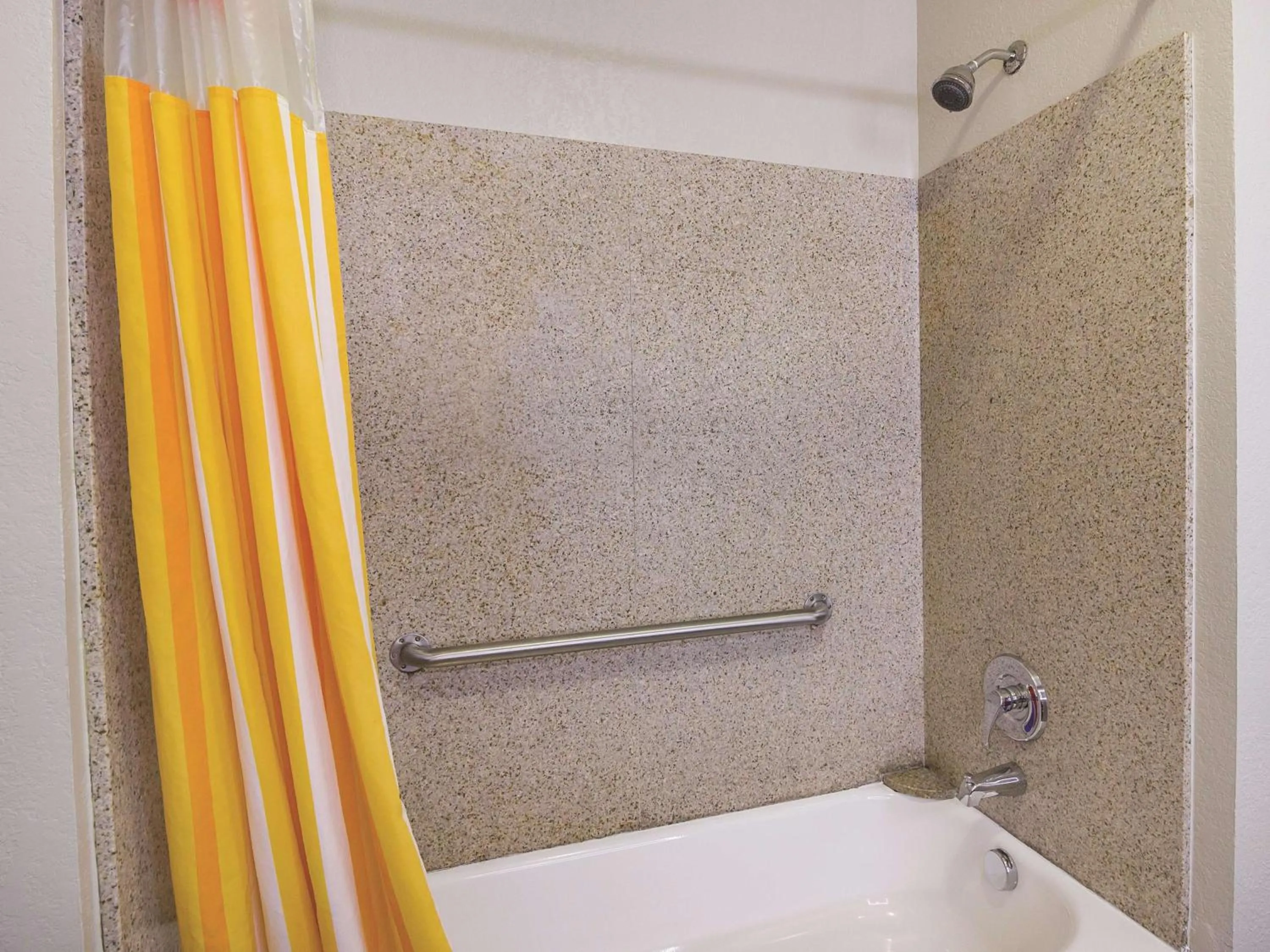 Photo of the whole room in La Quinta by Wyndham Bowling Green