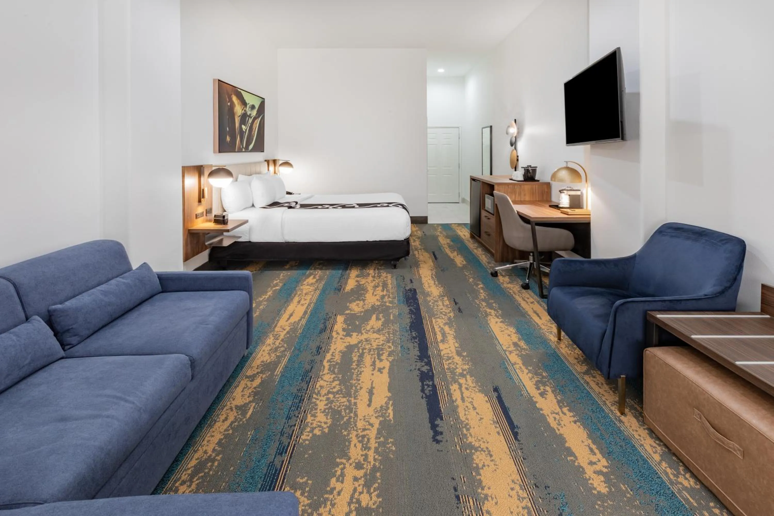 Bed in La Quinta Inn & Suites by Wyndham Pharr RGV Medical Center