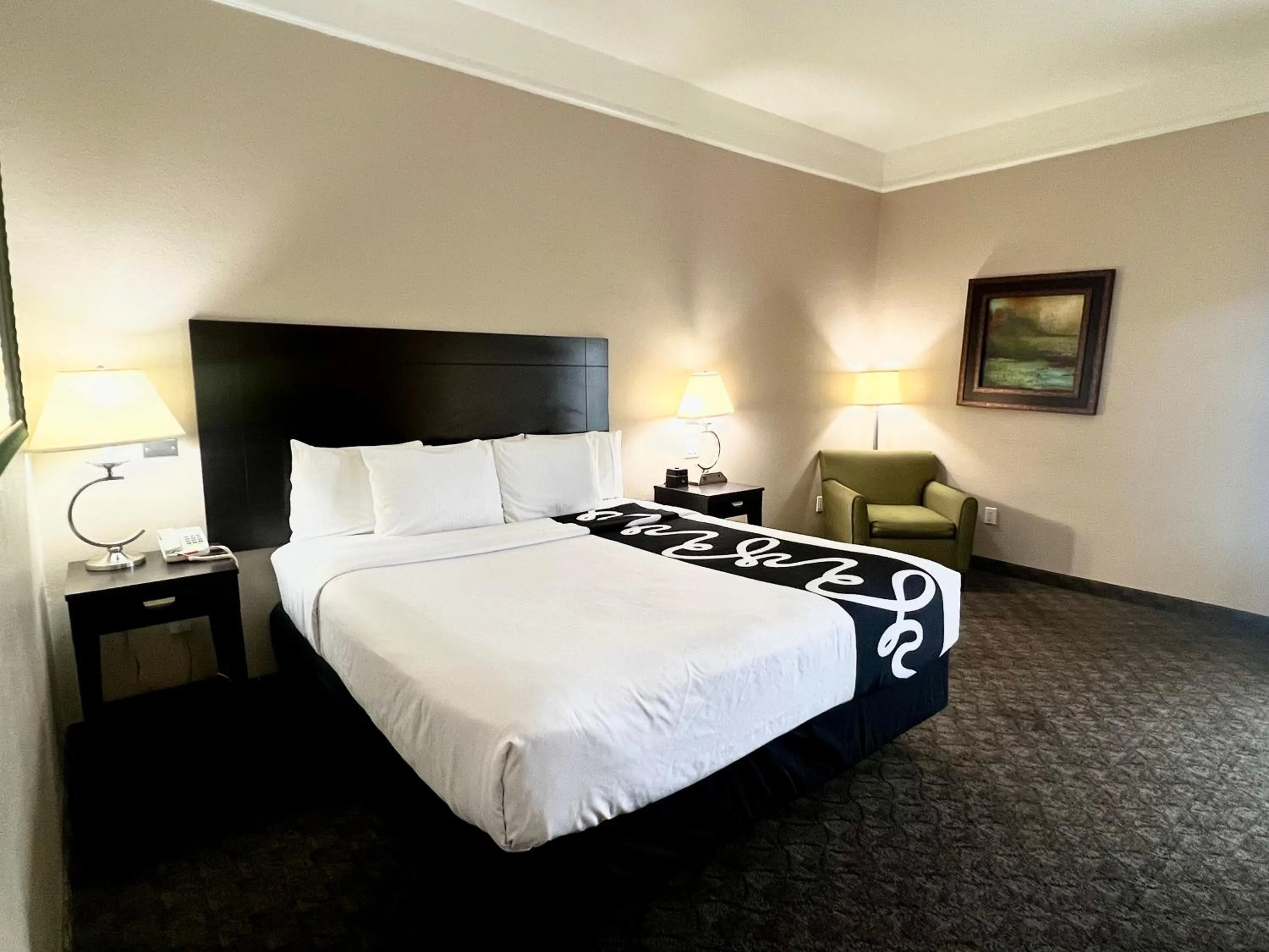Bed in La Quinta Inn & Suites by Wyndham Pharr RGV Medical Center
