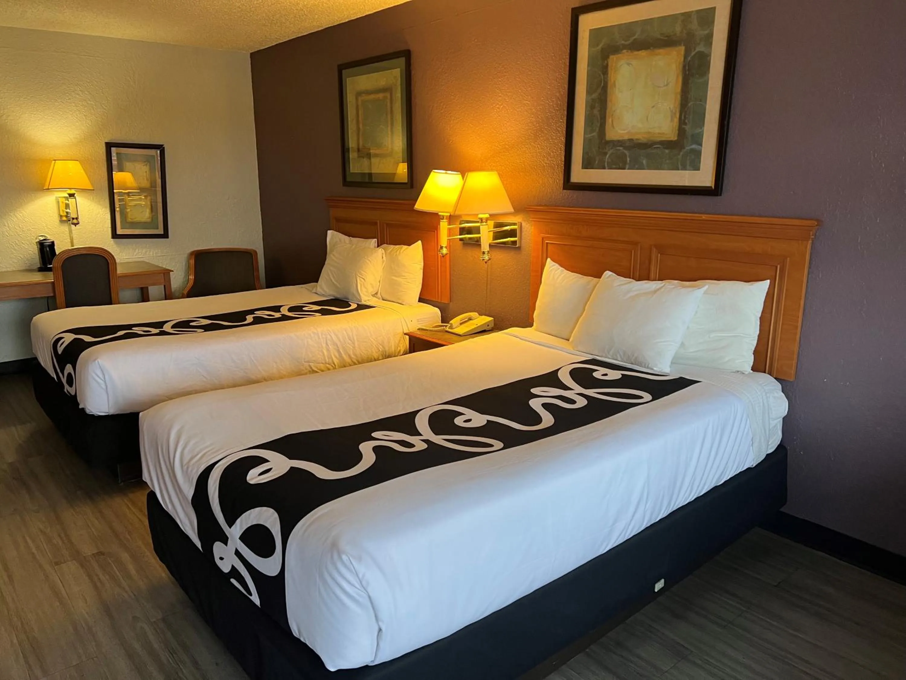 Bed in La Quinta Inn by Wyndham Bossier City