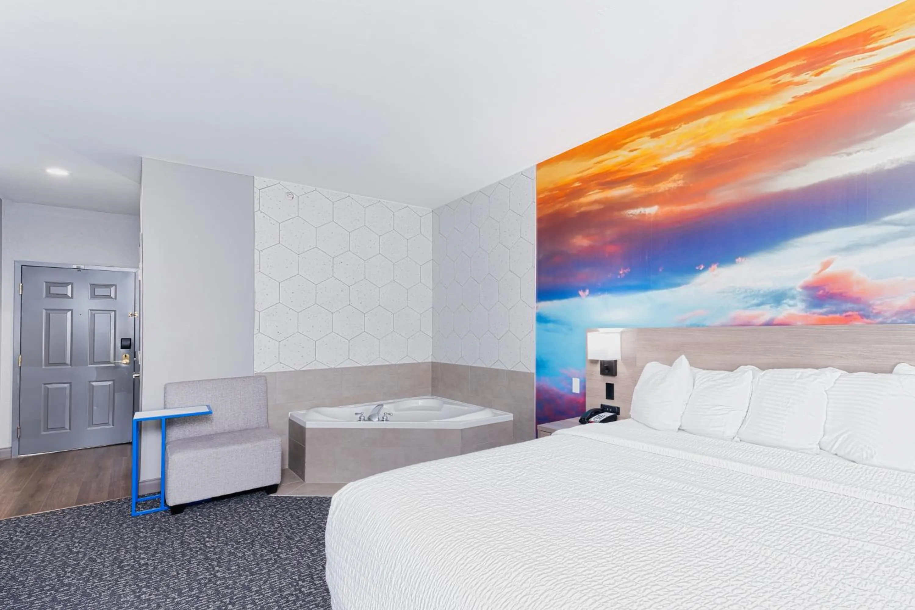 Photo of the whole room, Bed in La Quinta by Wyndham Oklahoma City - Moore