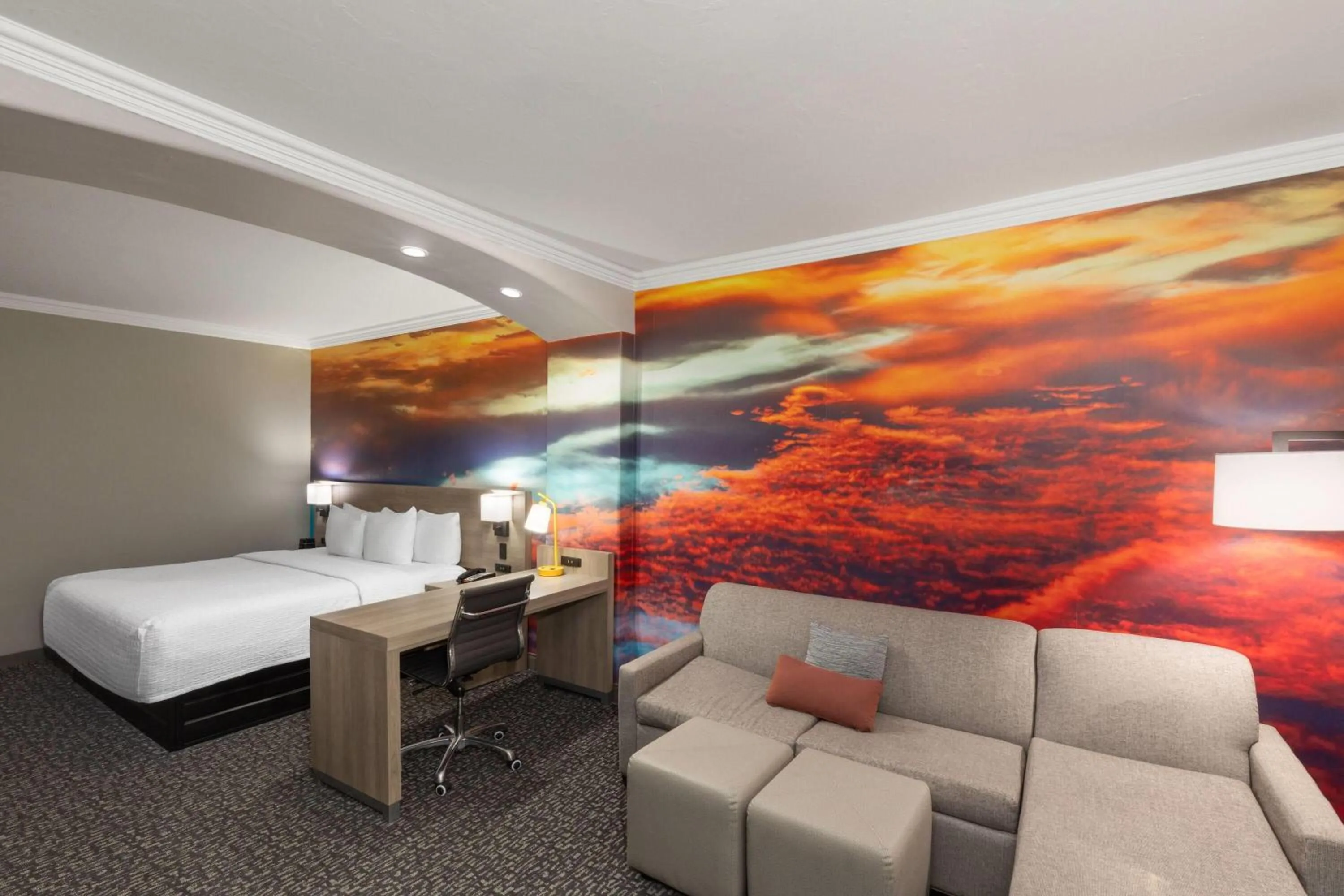 Photo of the whole room, Bed in La Quinta by Wyndham Oklahoma City - Moore