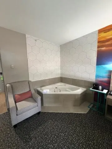Hot Tub in La Quinta by Wyndham Oklahoma City - Moore