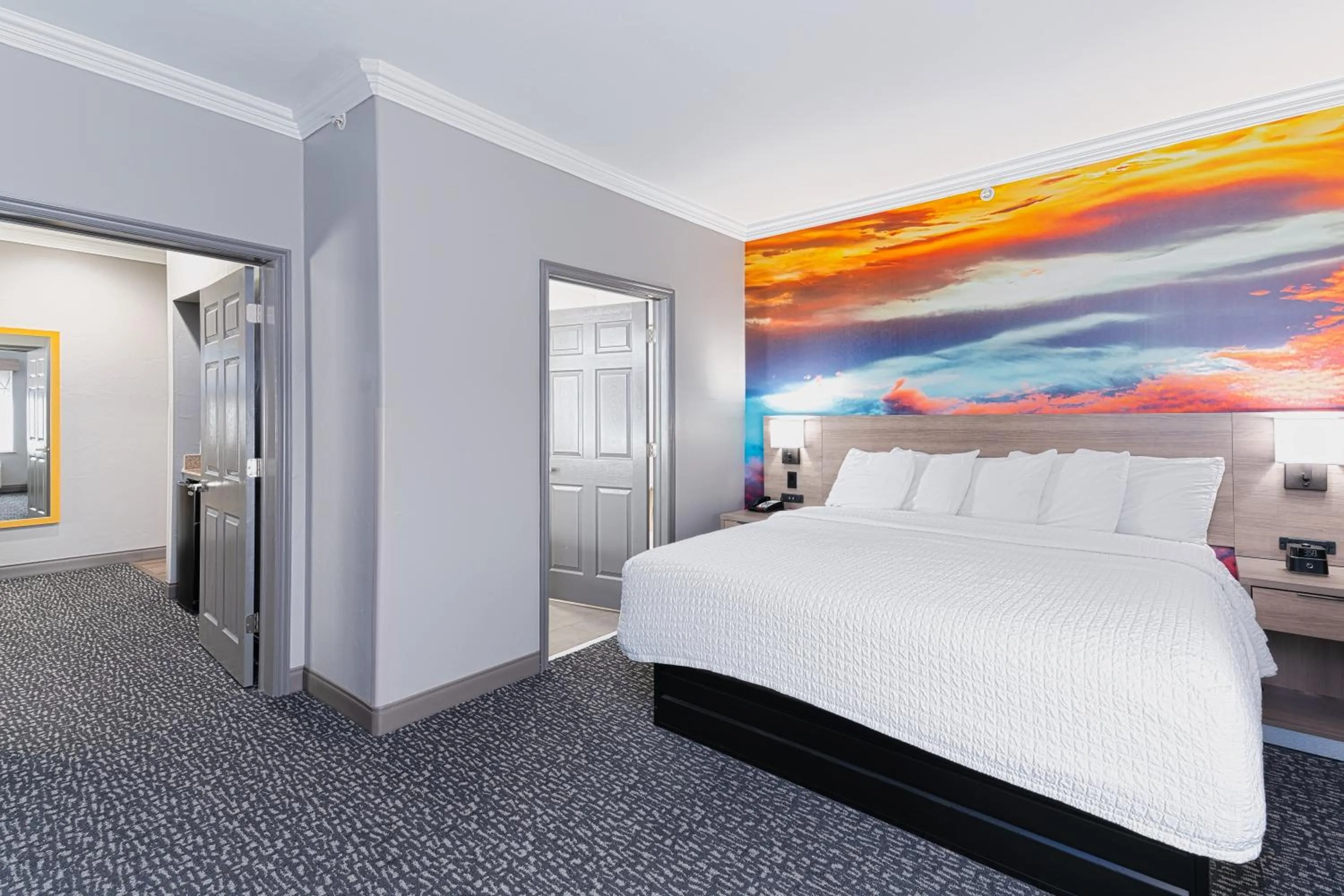 Bedroom, Bed in La Quinta by Wyndham Oklahoma City - Moore