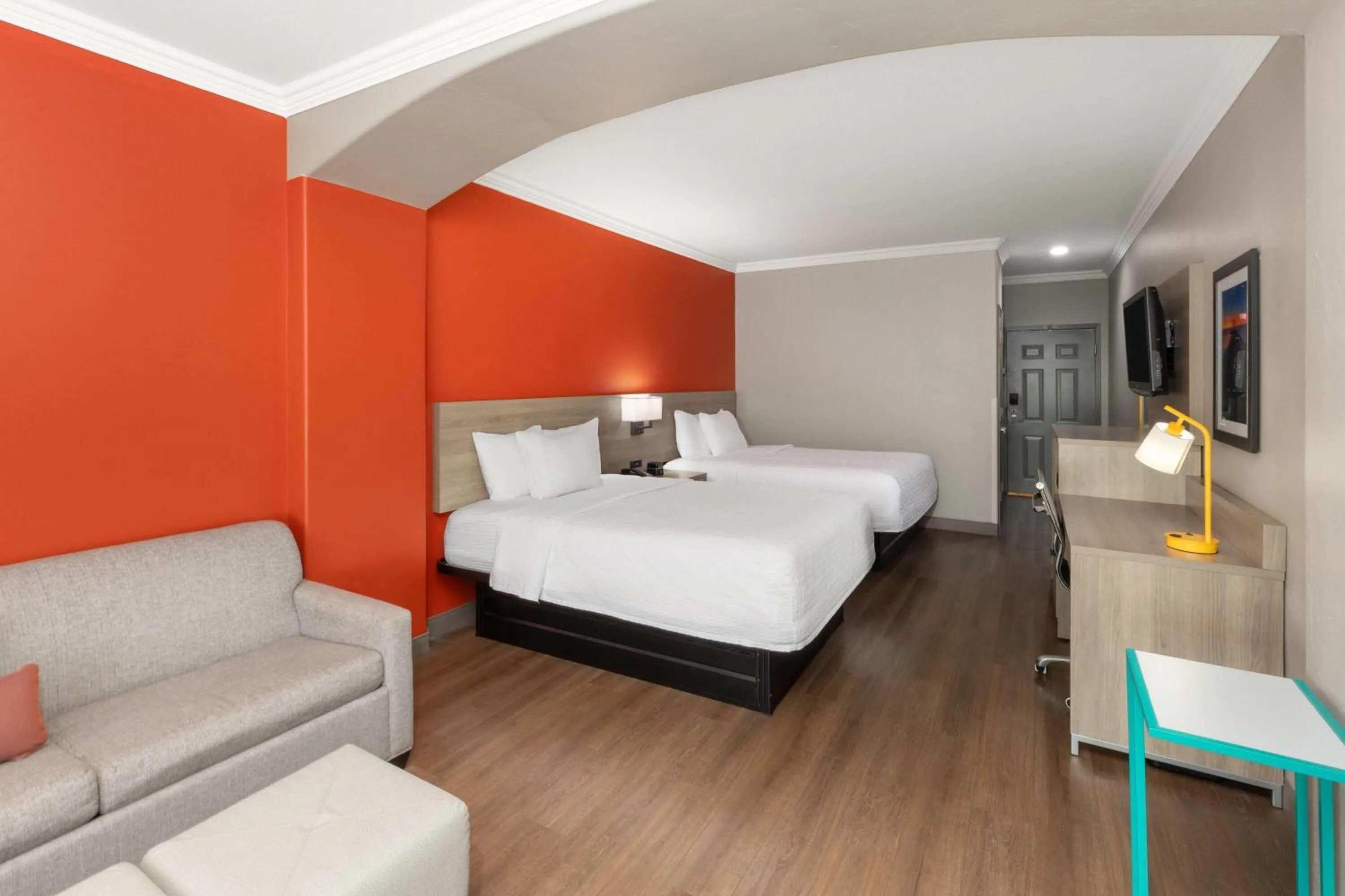 Photo of the whole room, Bed in La Quinta by Wyndham Oklahoma City - Moore