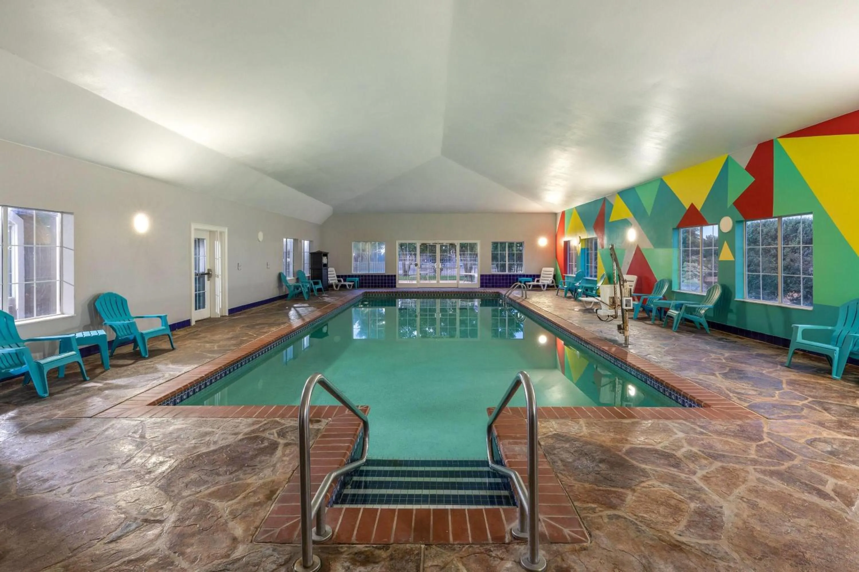 Swimming pool in La Quinta by Wyndham Oklahoma City - Moore