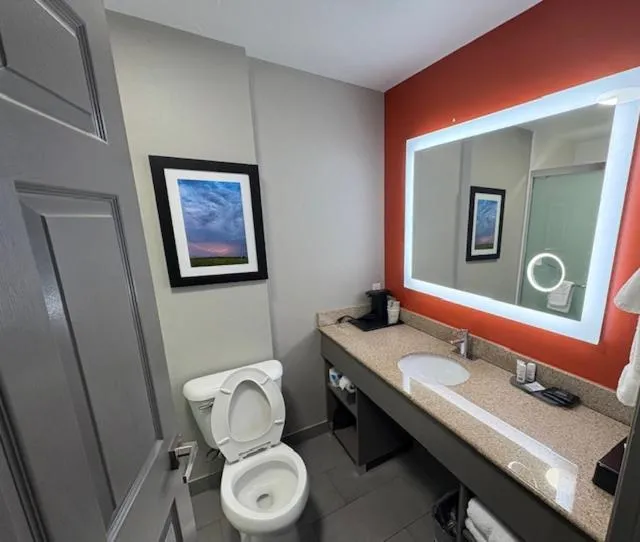 Bathroom in La Quinta by Wyndham Oklahoma City - Moore