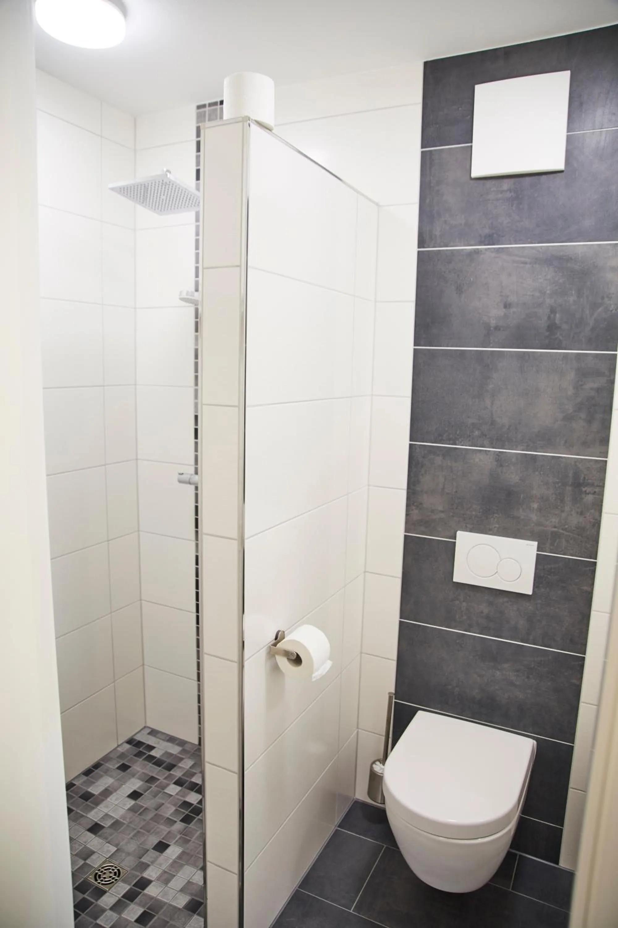 Shower in Lothringer Hof