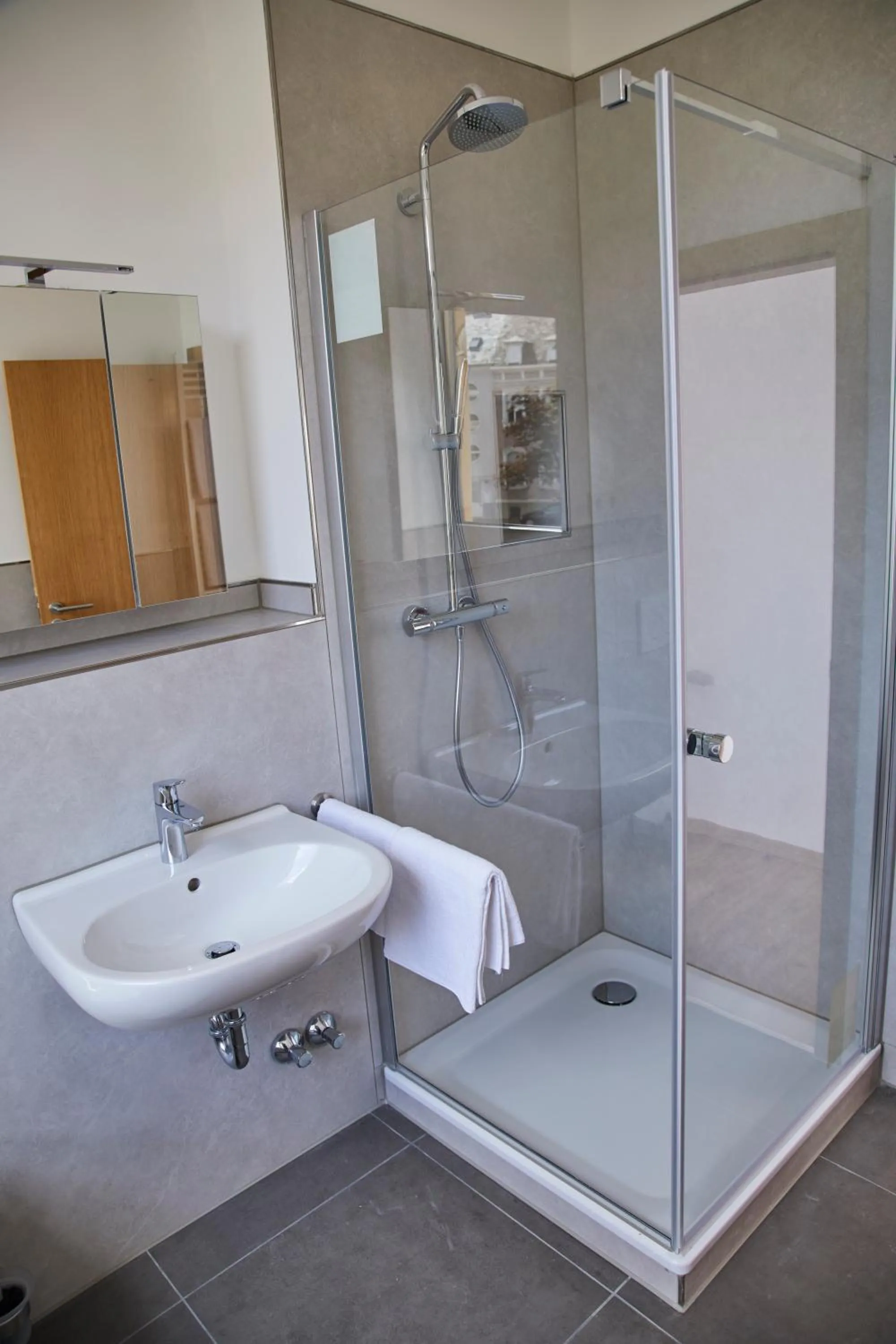 Shower in Lothringer Hof