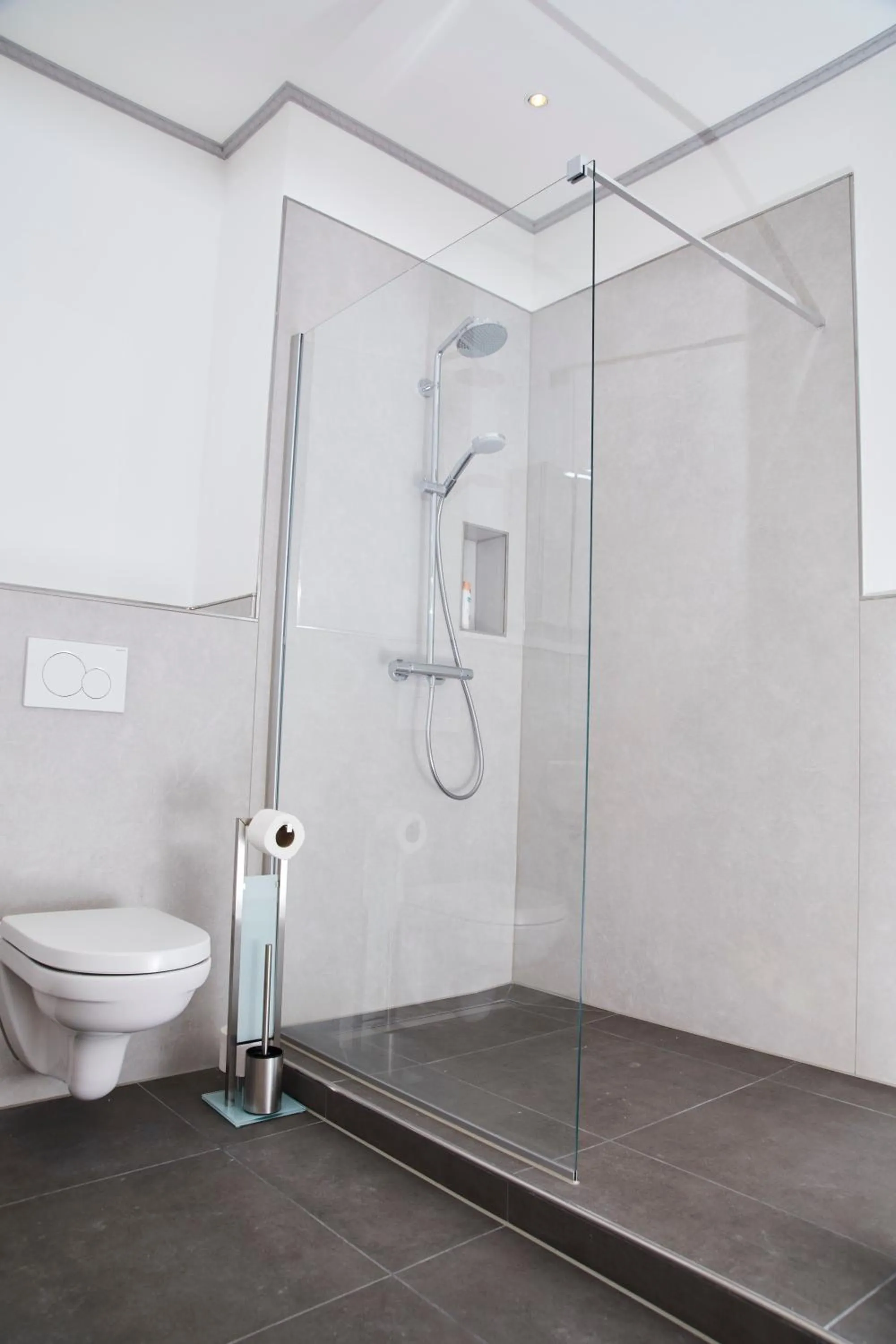 Shower in Lothringer Hof