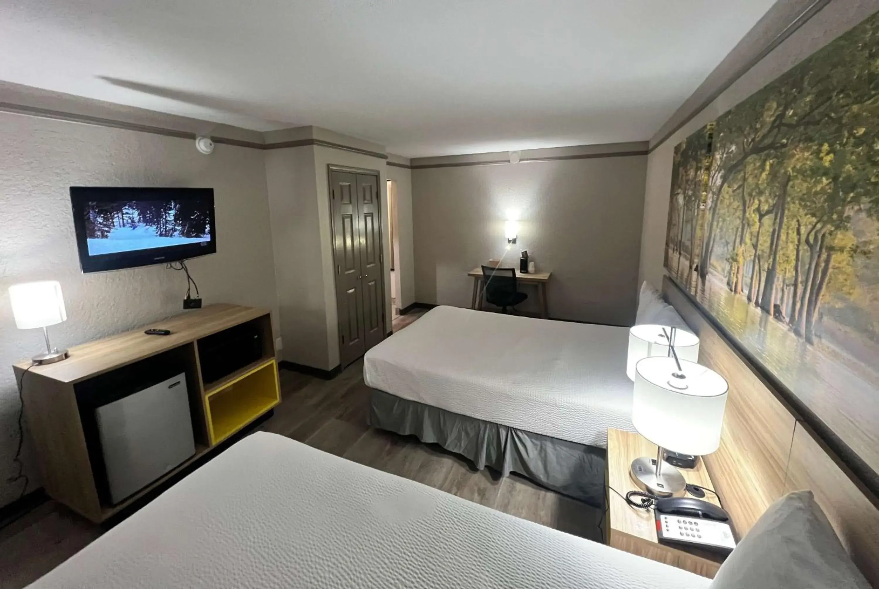 Double Room with Two Double Beds - Pet Friendly/Smoking in Days Inn by Wyndham Sulphur West Double Room with Two Double Beds - Pet Friendly/Smoking in Days Inn by Wyndham Sulphur West