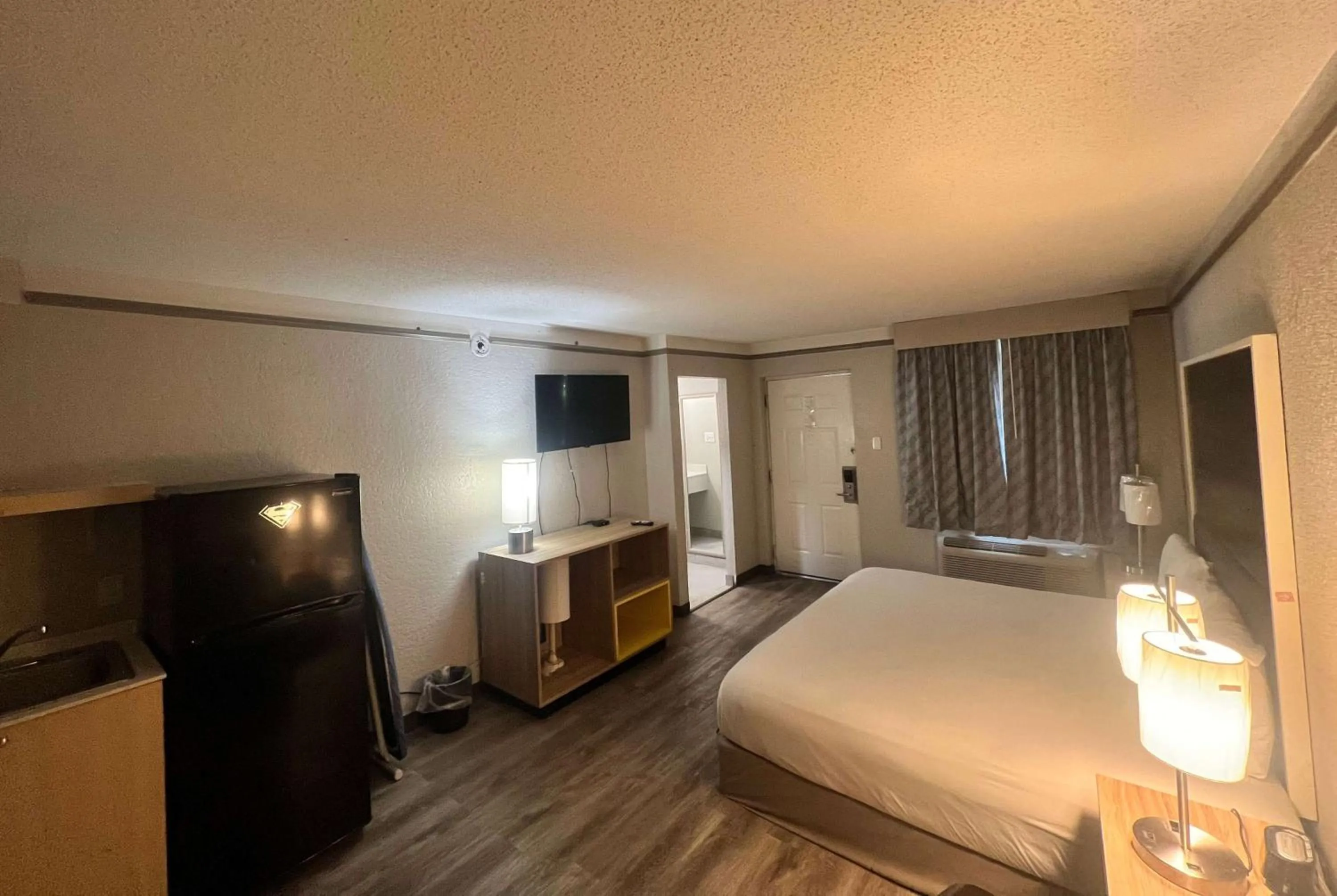 Photo of the whole room in Days Inn by Wyndham Sulphur West
