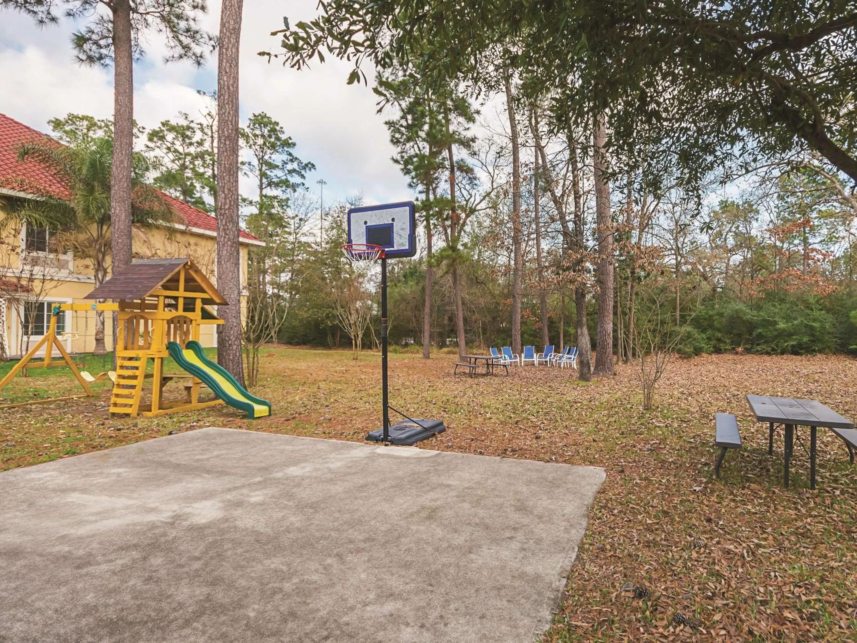 On site in La Quinta Inn & Suite Kingwood Houston IAH Airport 53200