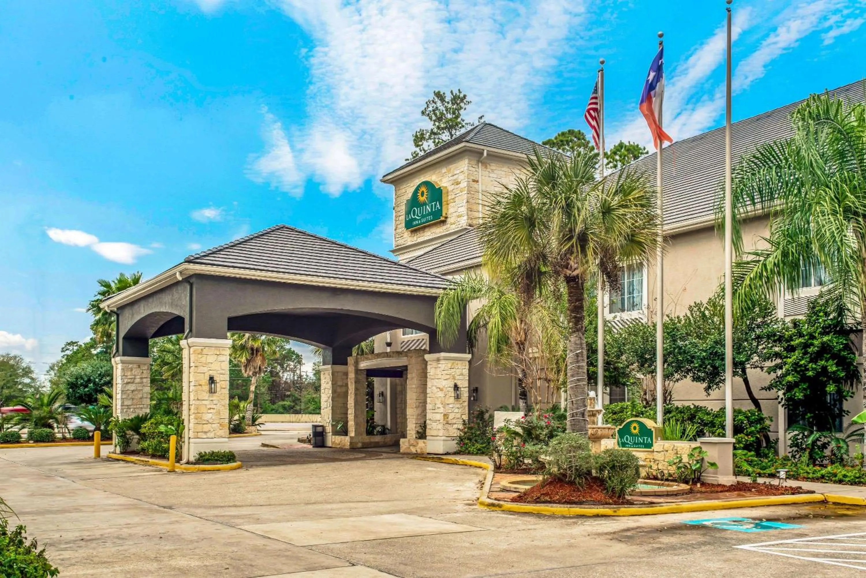 Property building in La Quinta Inn & Suite Kingwood Houston IAH Airport 53200
