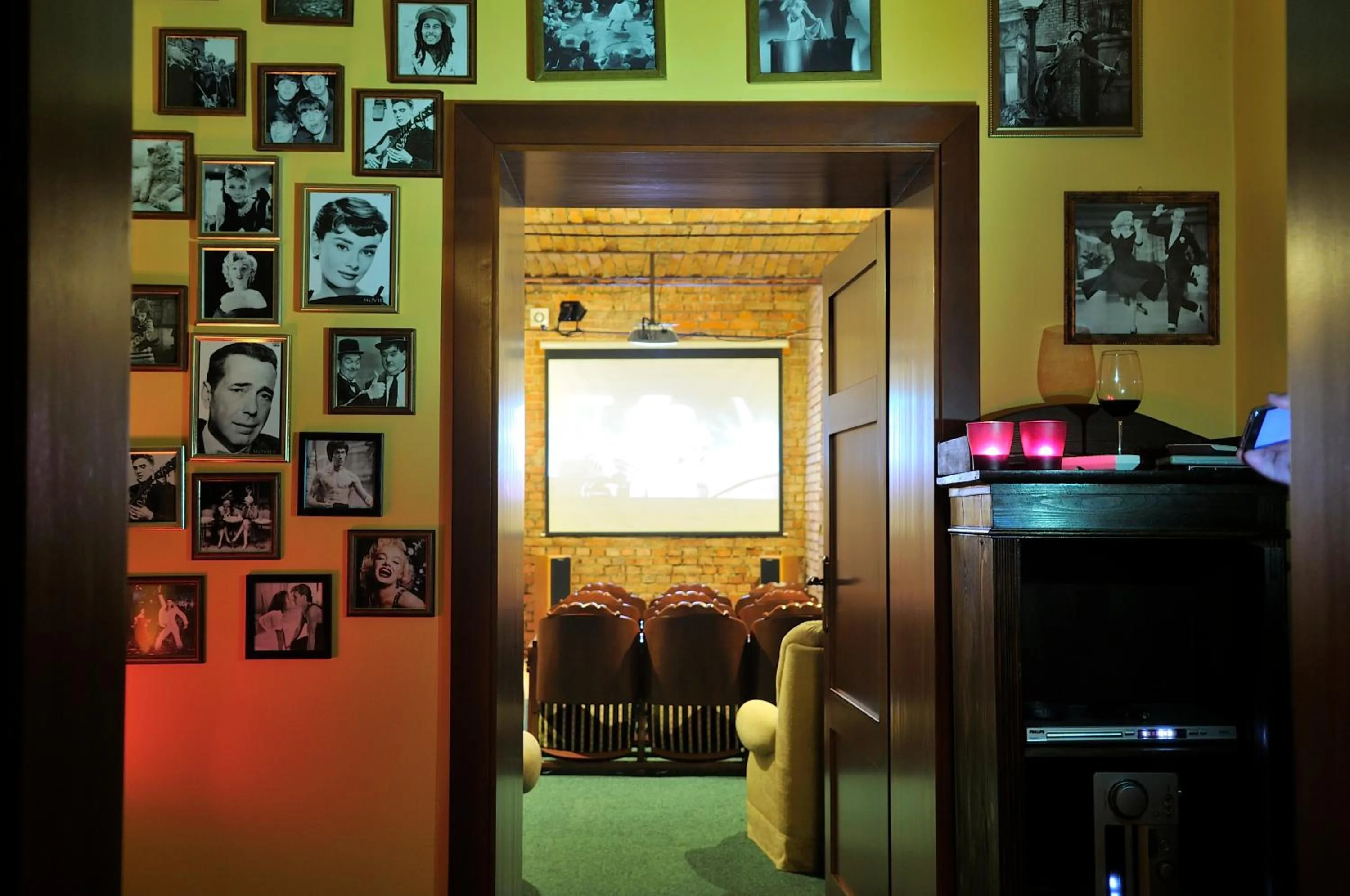 Communal lounge/ TV room in Willa Barbara Lądek Zdrój
