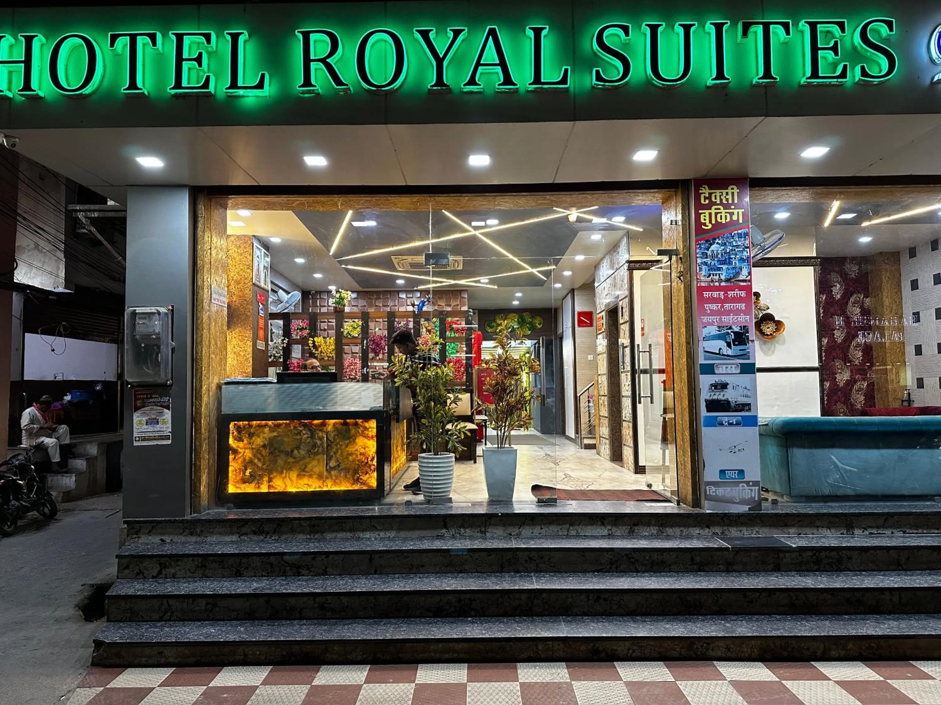 Facade/entrance in Hotel Royal Suites