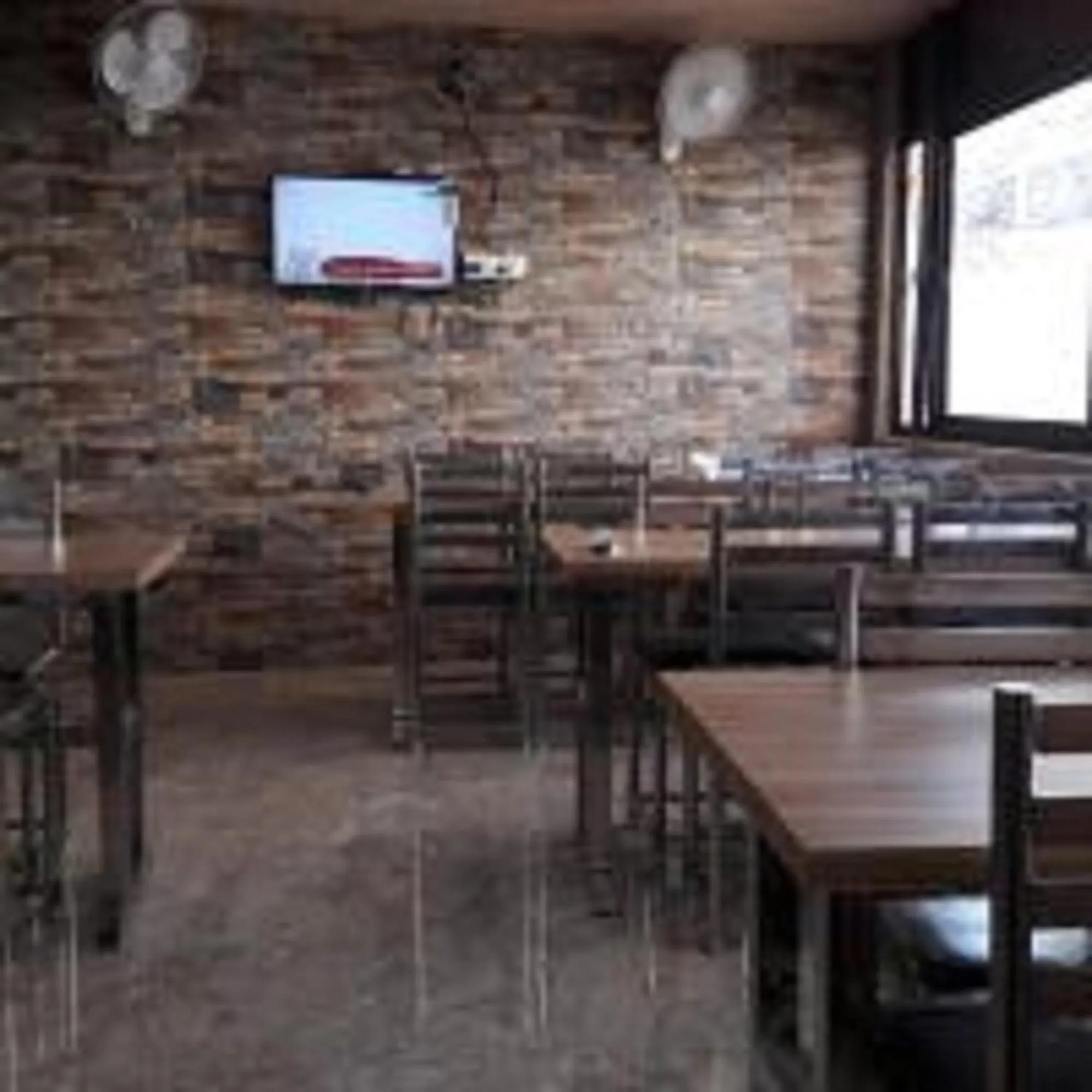 Restaurant/places to eat in Hotel Royal Suites